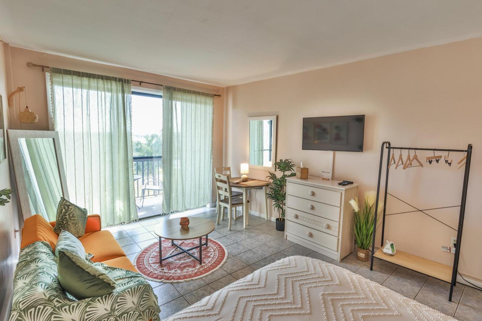Beautiful Condo-studio In Walton