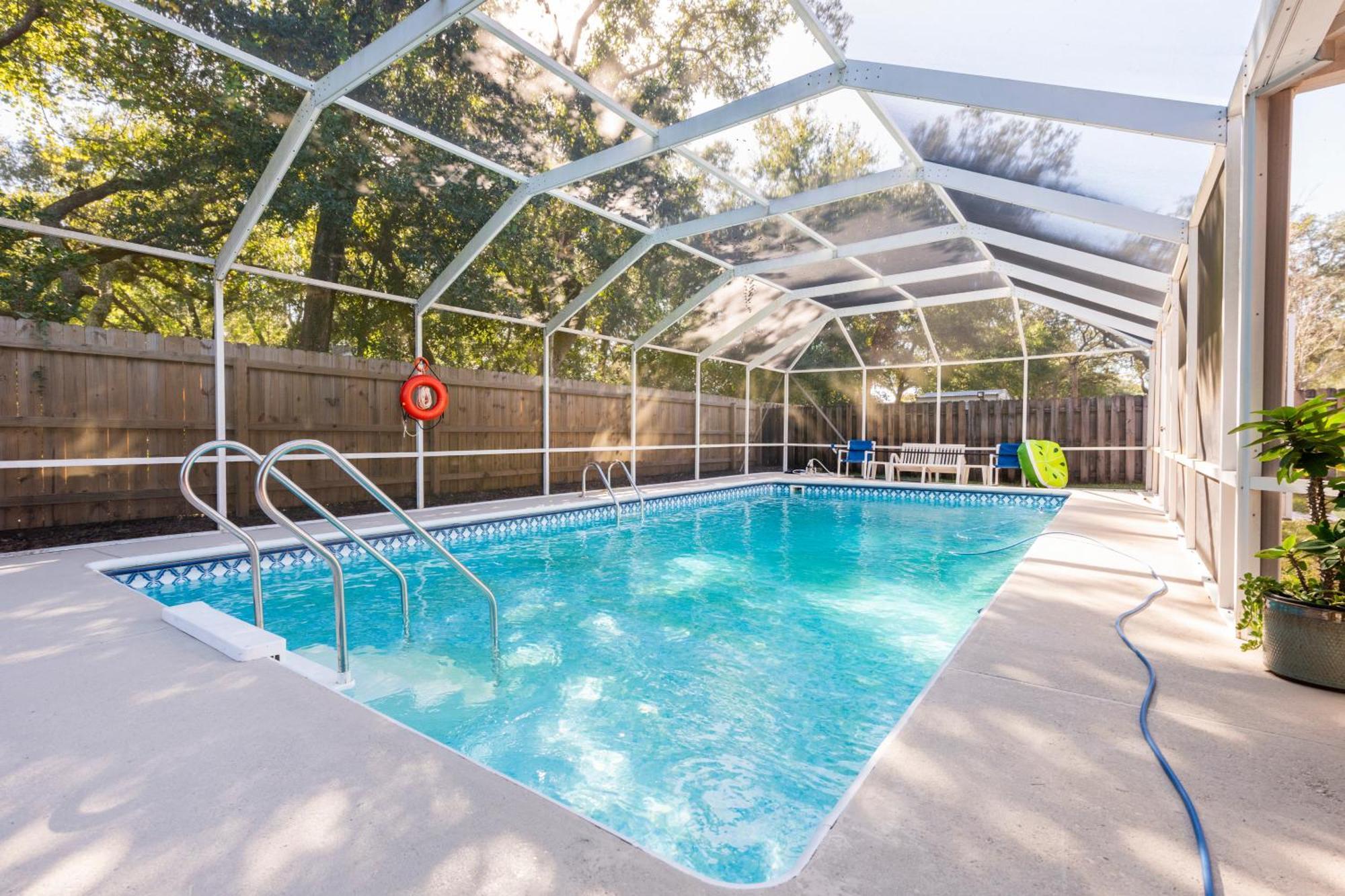 Paradise Living-pool, Sauna, Grill, 5 Bedrooms! Fort Walton Beach
