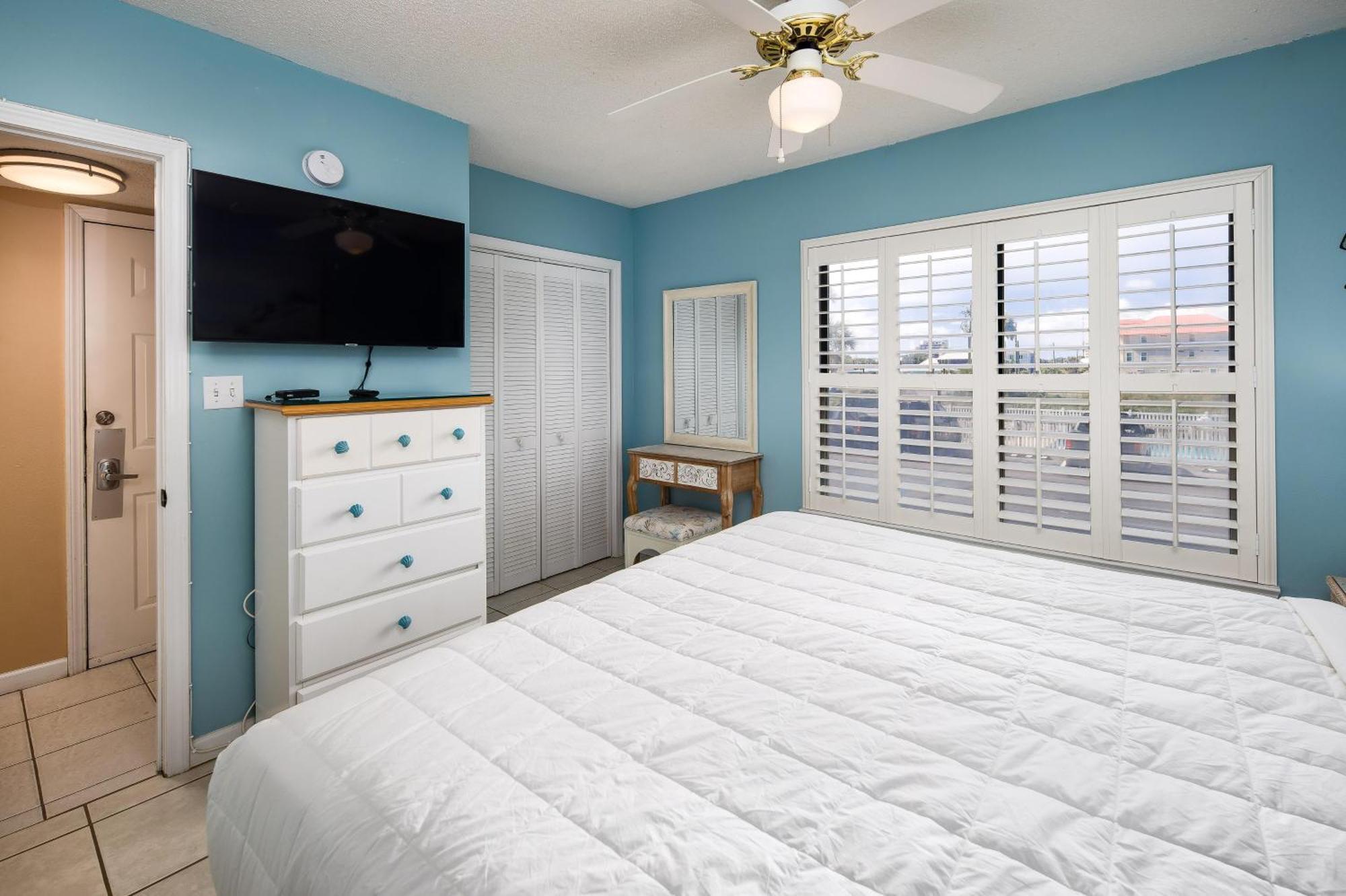 Emerald Twrs West 1004 Apartment