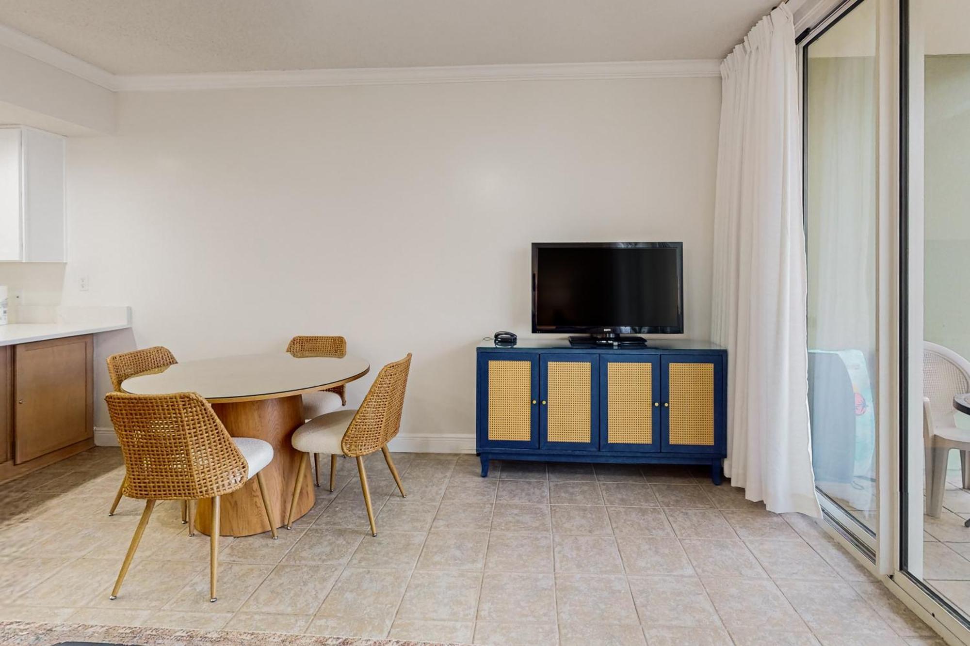 Waters Edge 106 Apartment