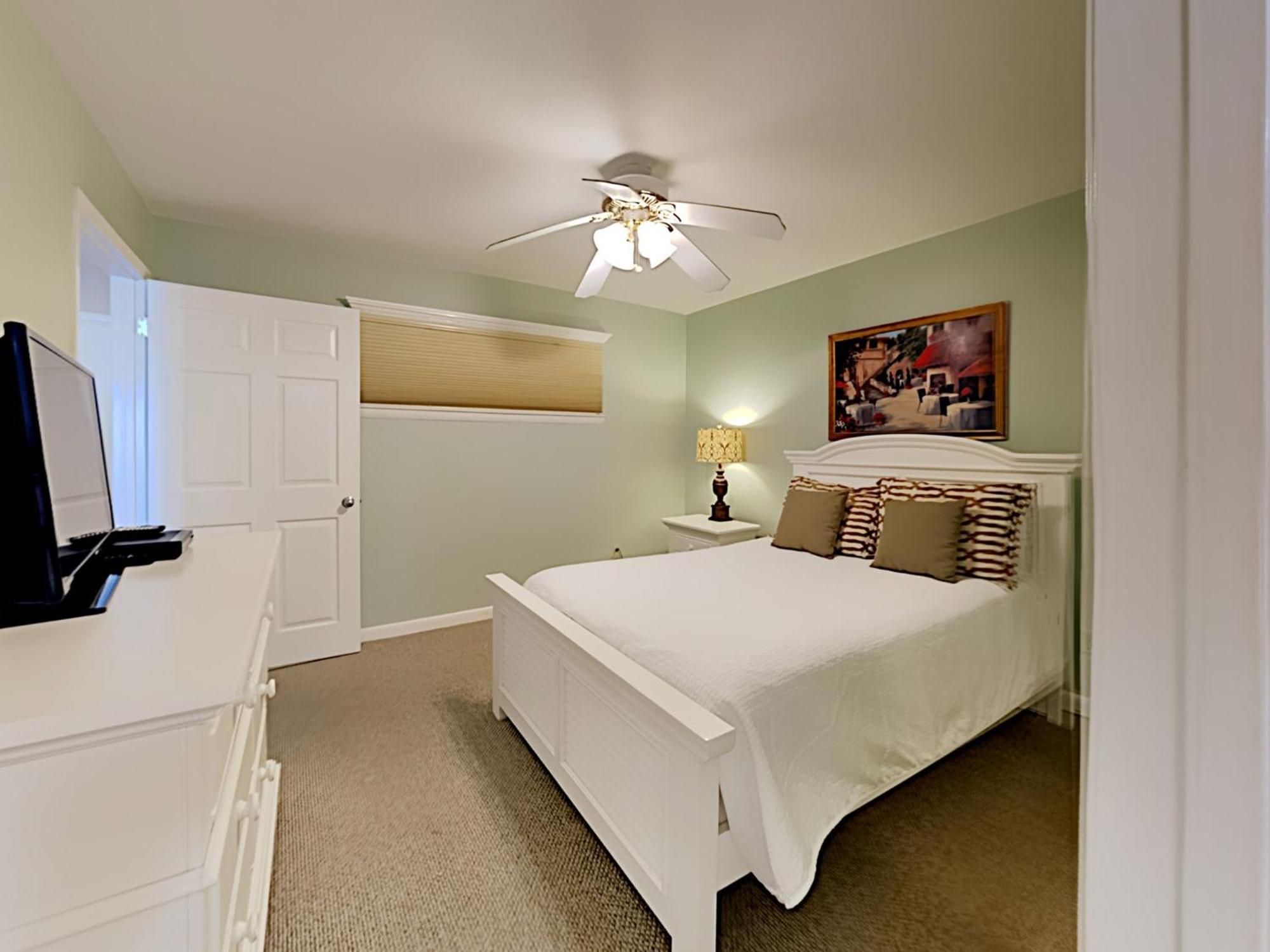 Apartment Stunning In Walton With Heated Swimming Pool, Outdoor Swimming Pool And 3 Bedrooms
