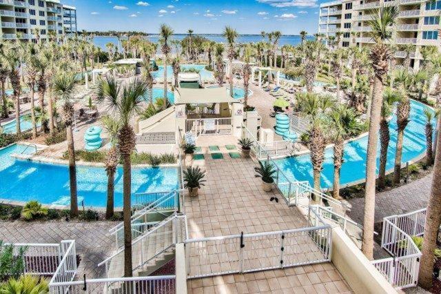 Destin West Pelican#408-resort Corner Lazy River! Holiday home