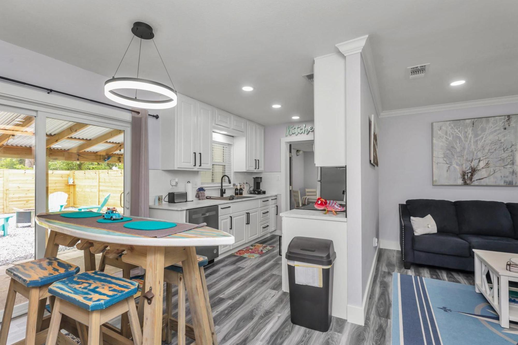 Memorial House - Ping Pong, Grill, Arcade, Beach! Holiday home *