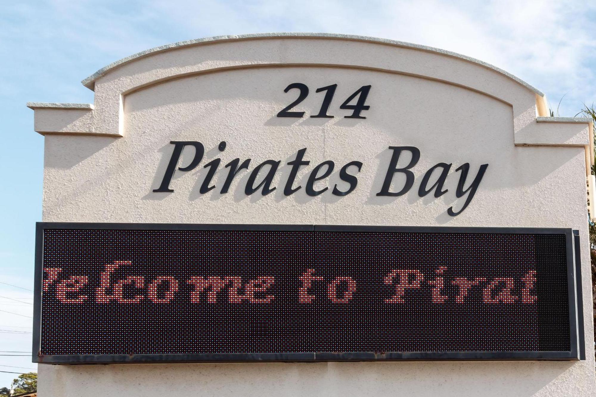 Pb A115 -cozy Poolside - Close To And Attractions!