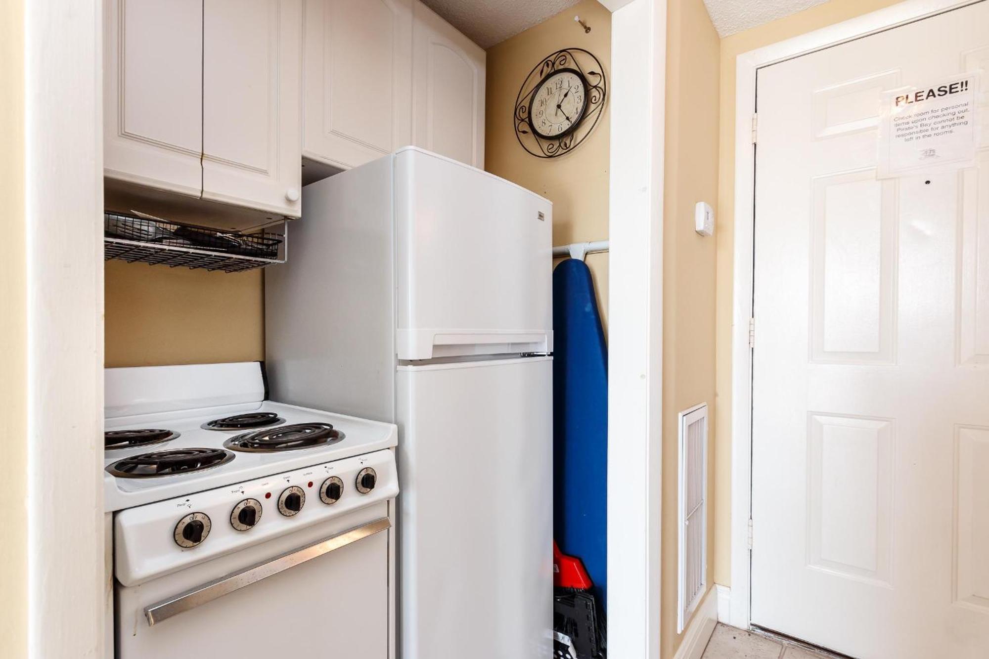 Apartment Pb A115 -cozy Poolside - Close To And Attractions! *