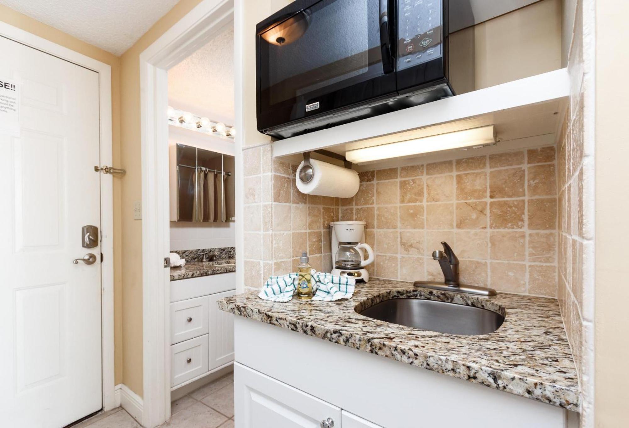 Apartment Pb A115 -cozy Poolside - Close To And Attractions!