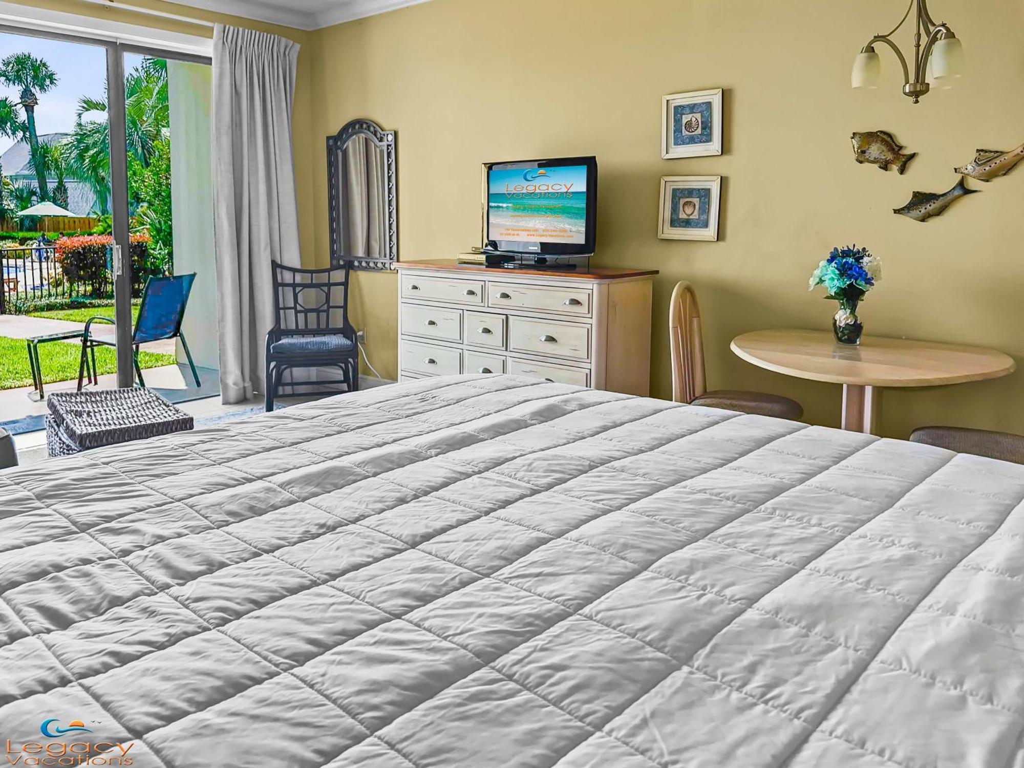 Pb A115 -cozy Poolside - Close To And Attractions! Apartment *