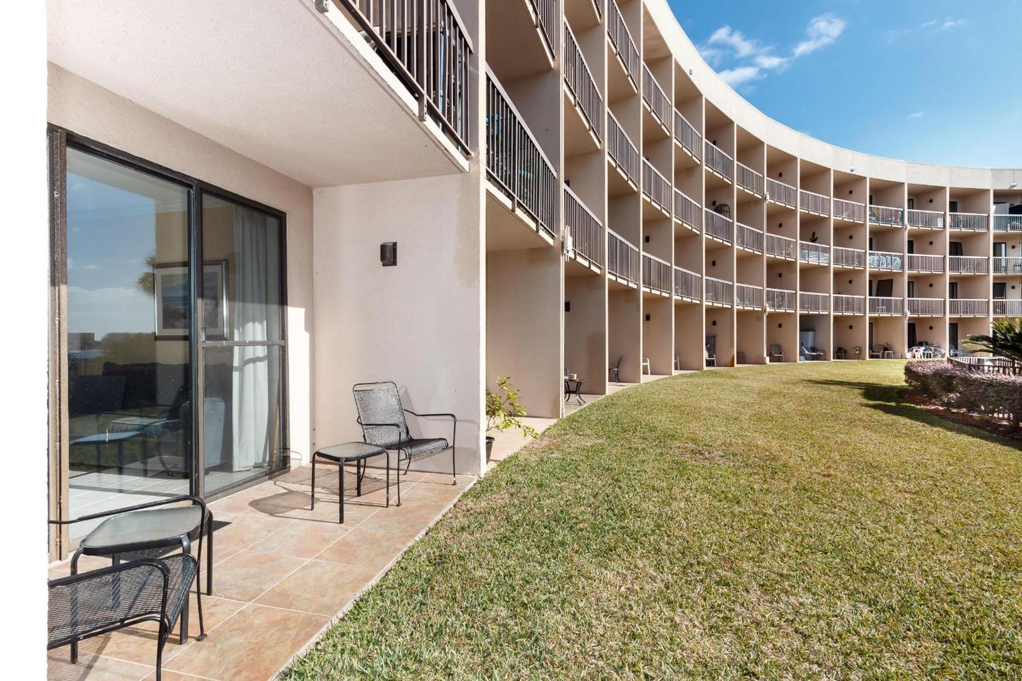 Pb A115 -cozy Poolside - Close To And Attractions! *