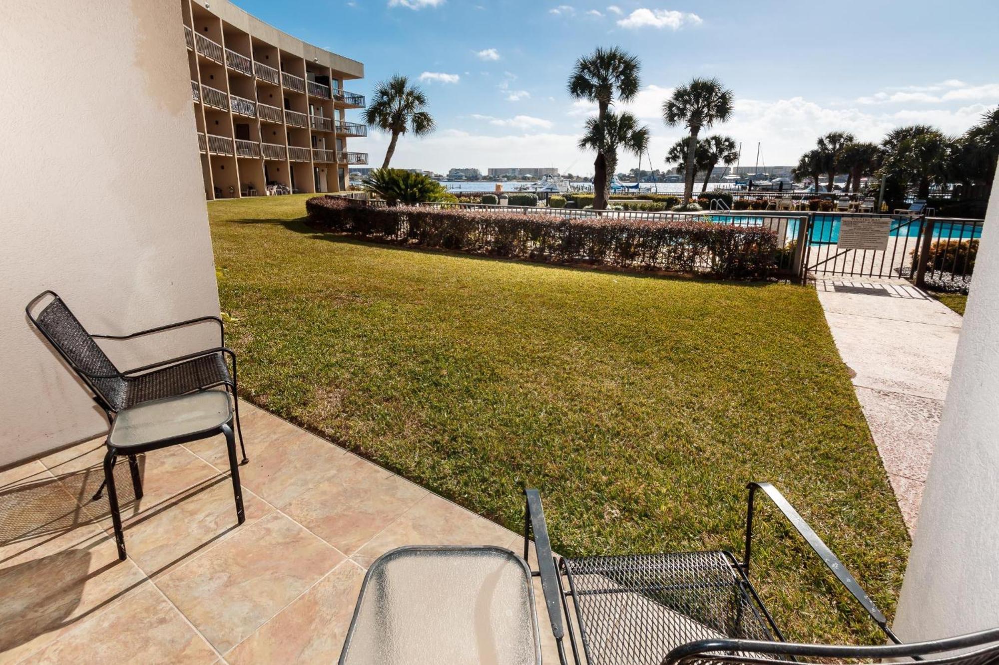 Pb A115 -cozy Poolside - Close To And Attractions!