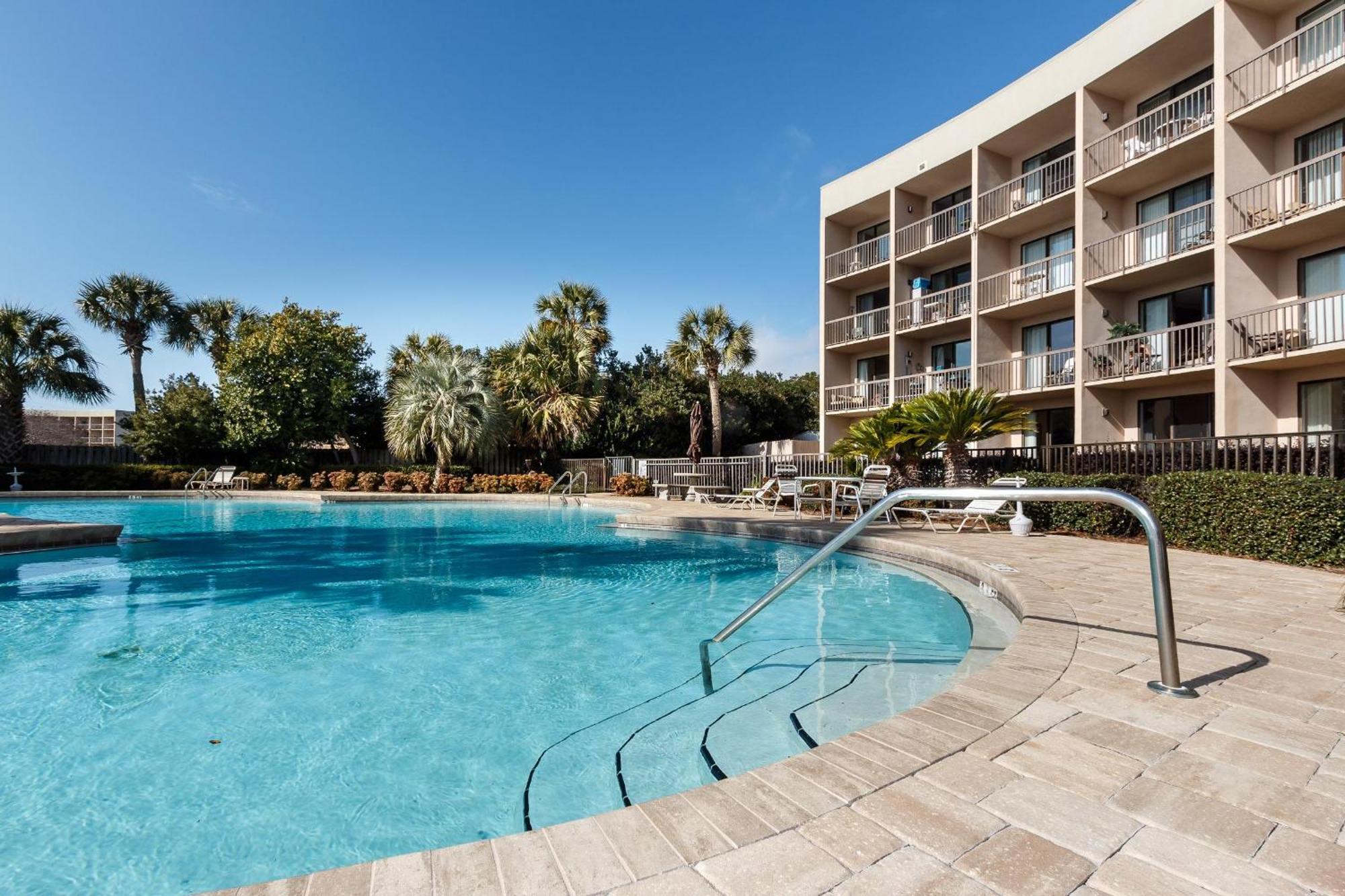 Pb A115 -cozy Poolside - Close To And Attractions! Apartment
