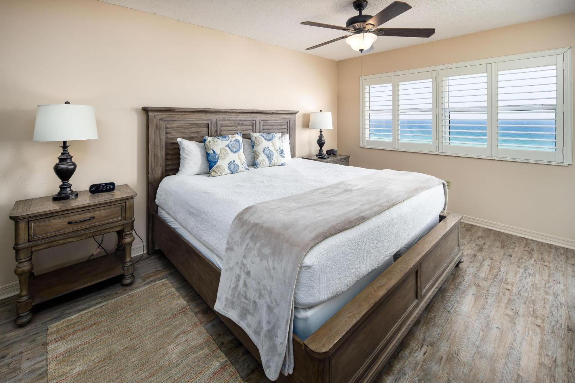 Nautilus 1701 Gulf Front 2 Bedroom Large Penthouse Huge Wrap Around Balcony