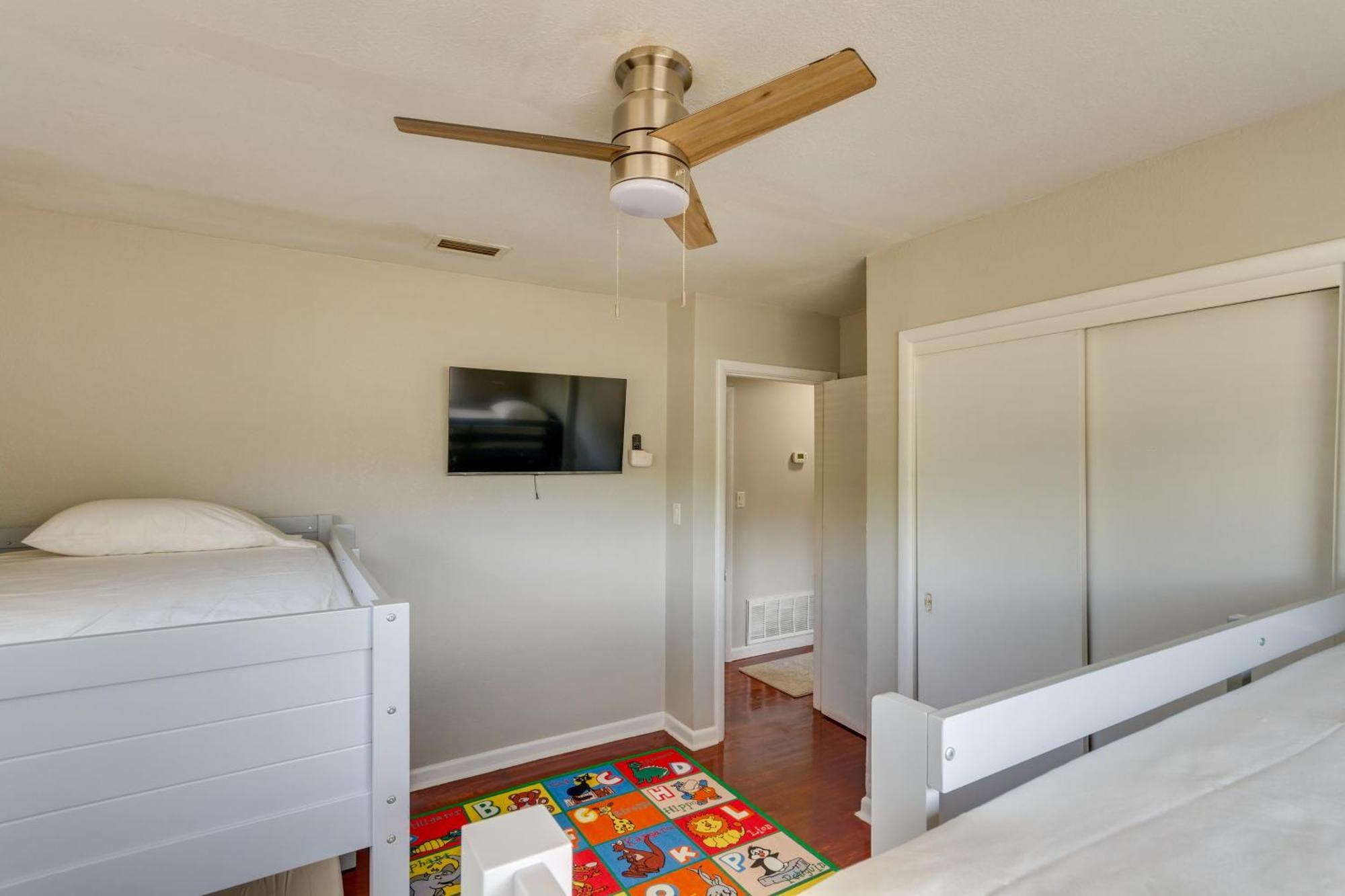Sunny Walton Vacation With Yard! Holiday home *