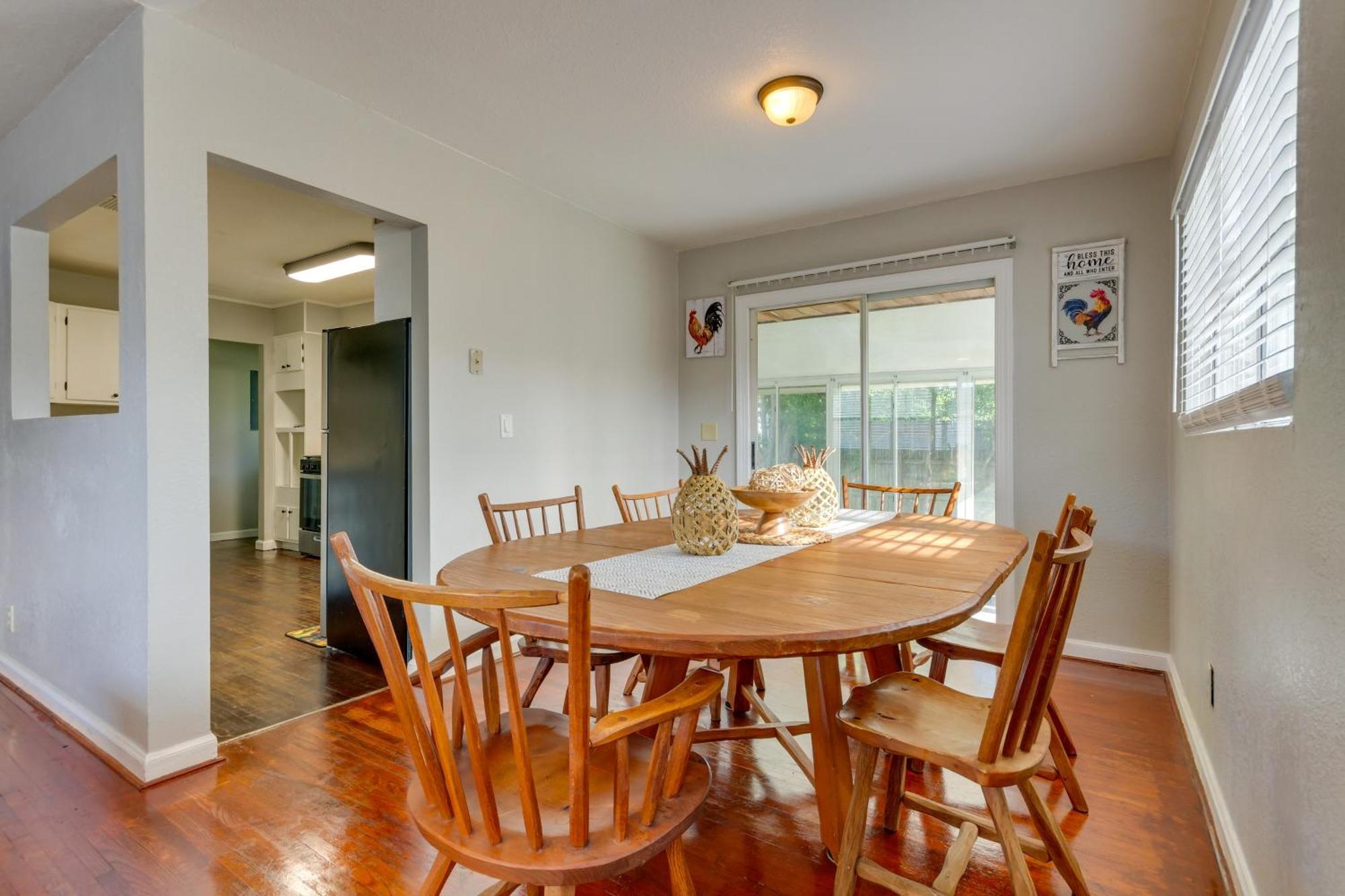 Sunny Walton Vacation With Yard! Holiday home