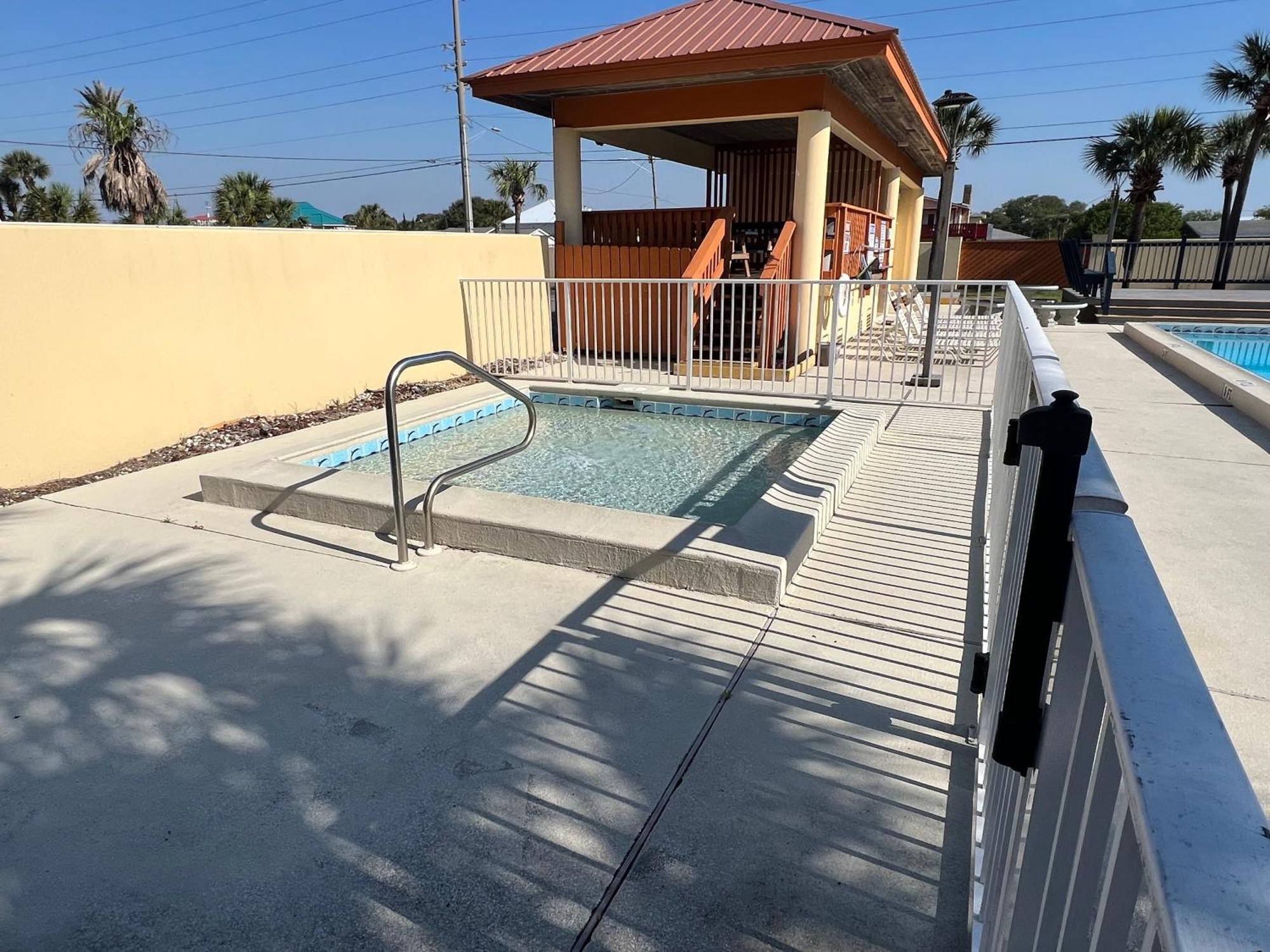 Apartment Elegant Spacious Beachfront, Free Seasonal Service, Huge Lanai