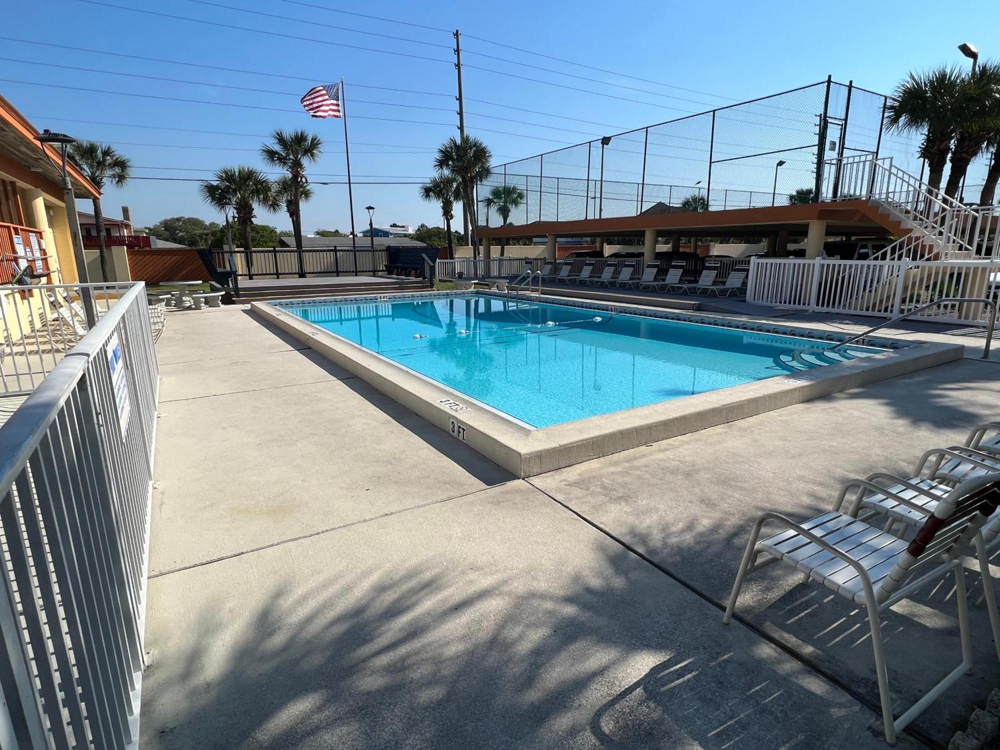 Elegant Spacious Beachfront, Free Seasonal Service, Huge Lanai Apartment *