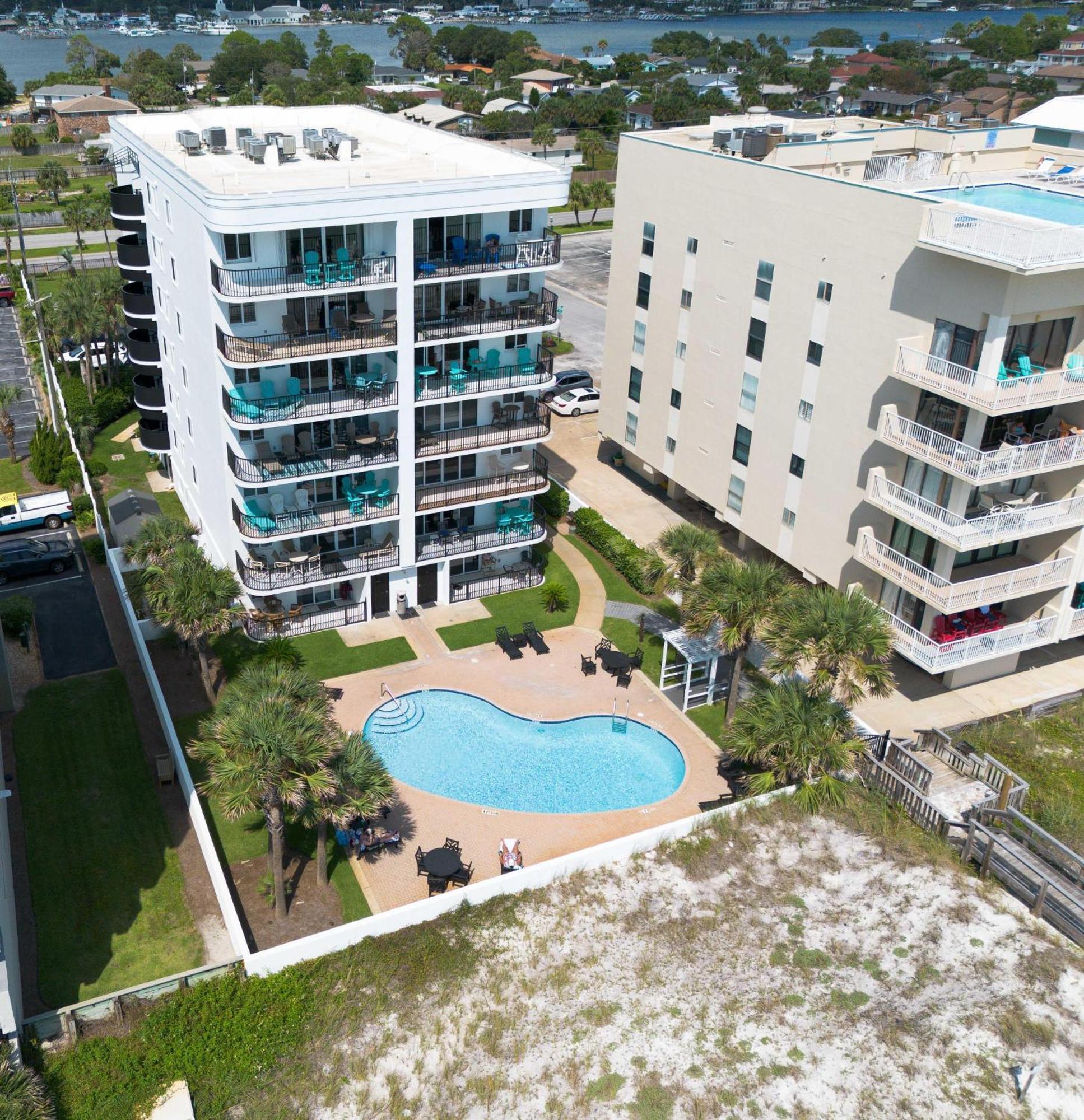 Dune Pointe 201 *