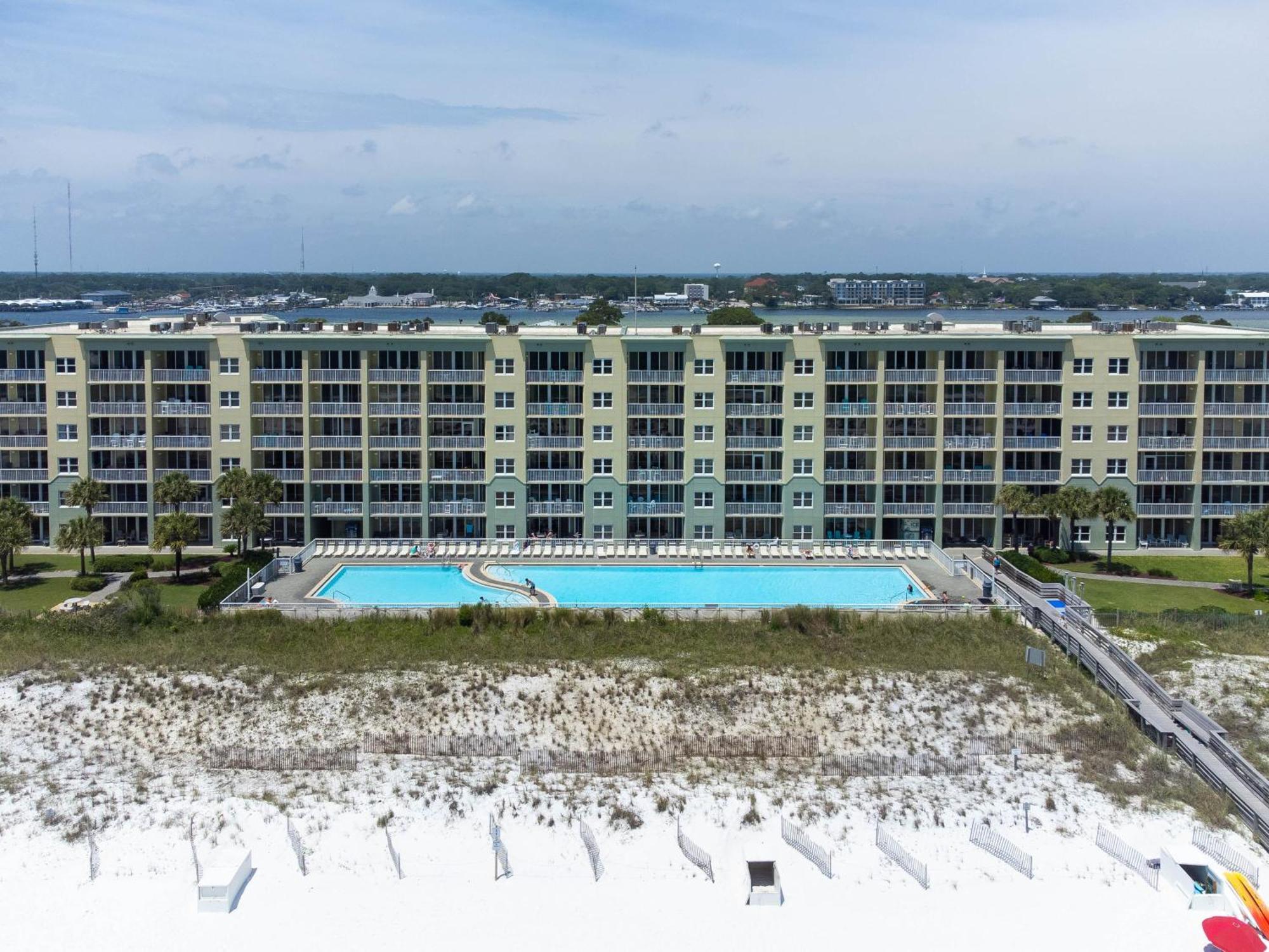 Waters Edge 507 *
