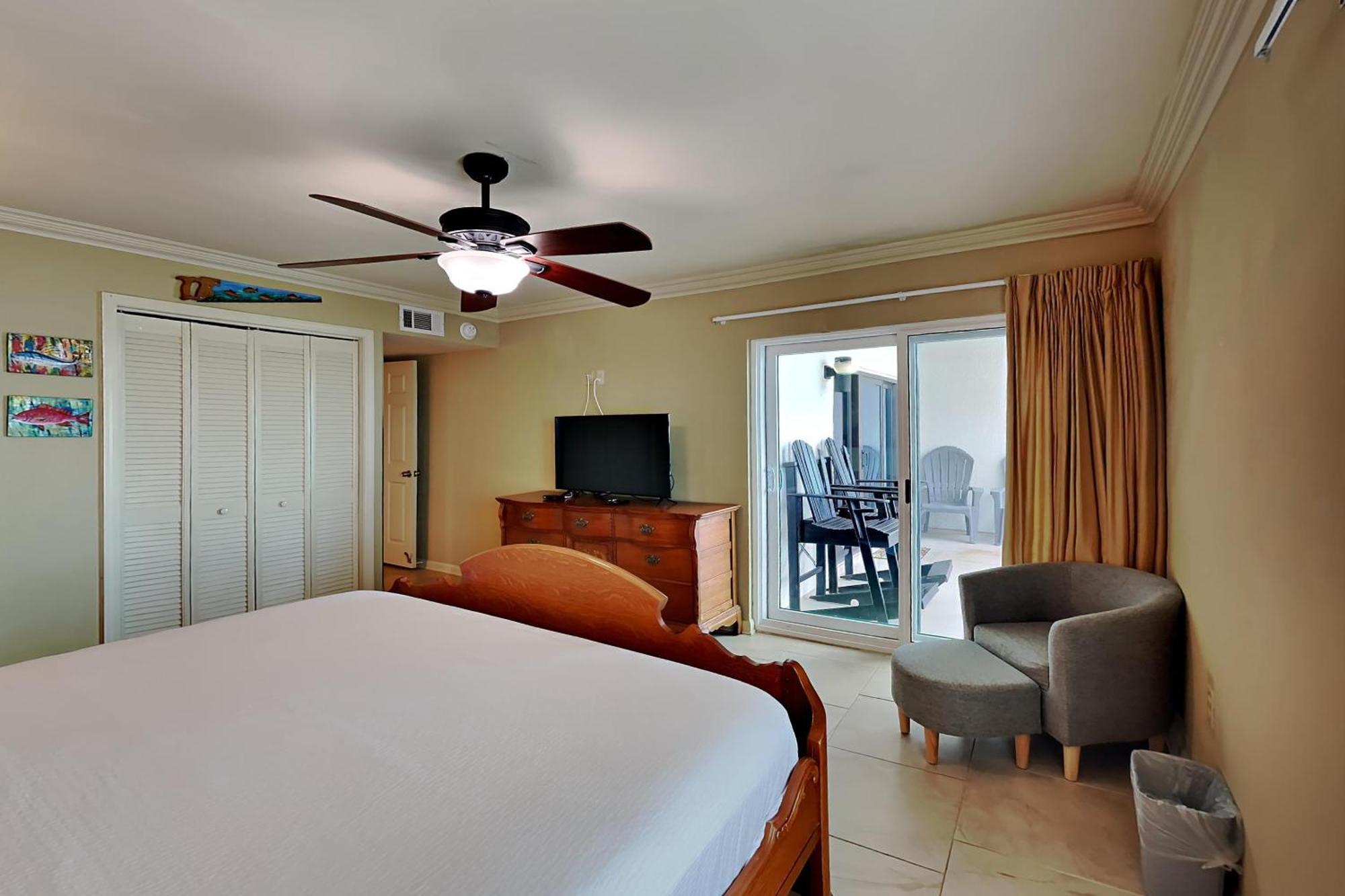 Emerald Isle Walton 300 Apartment