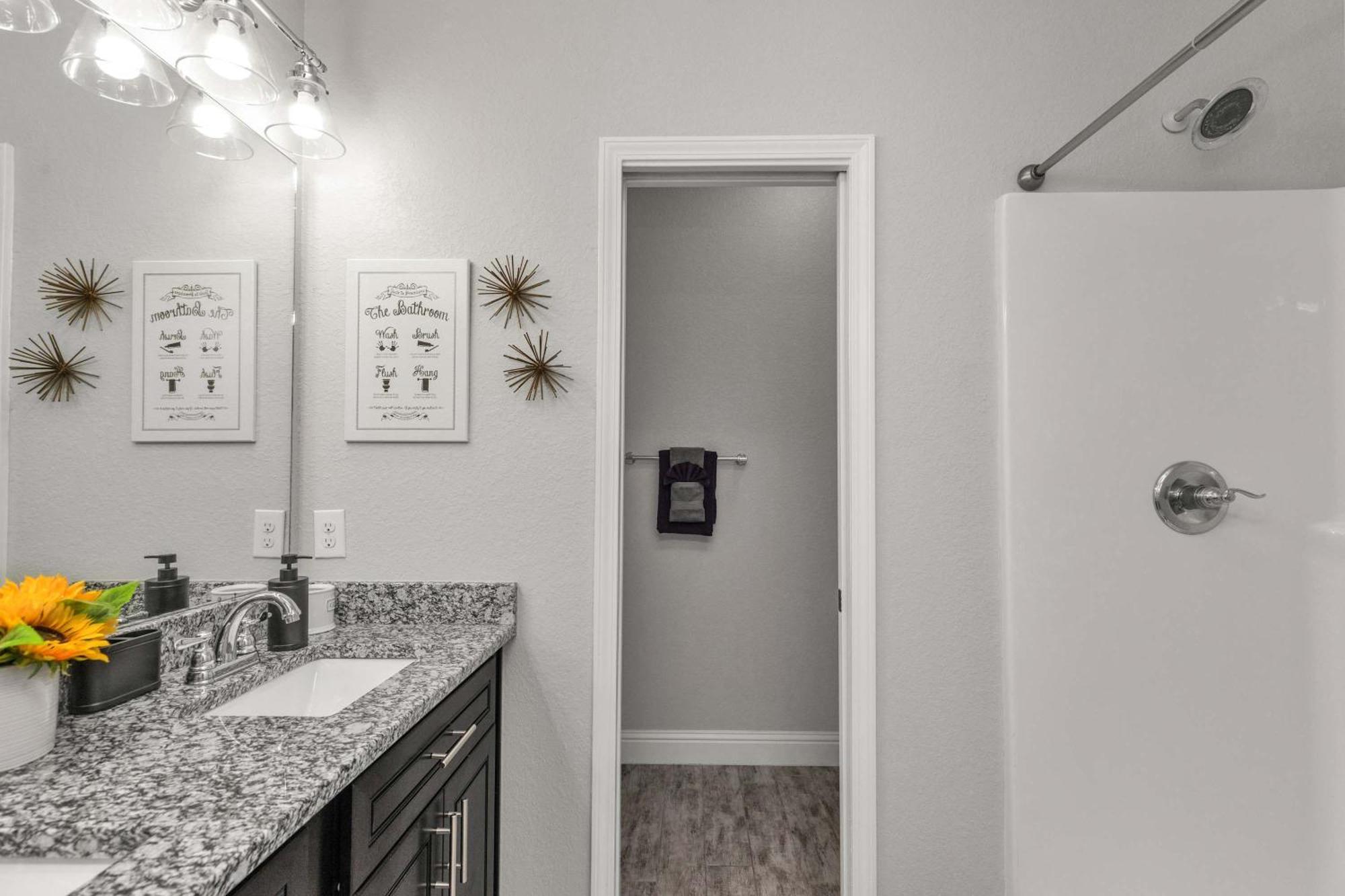 Owl's Nest - Cozy Townhome Close To Beaches, Attractions & More!