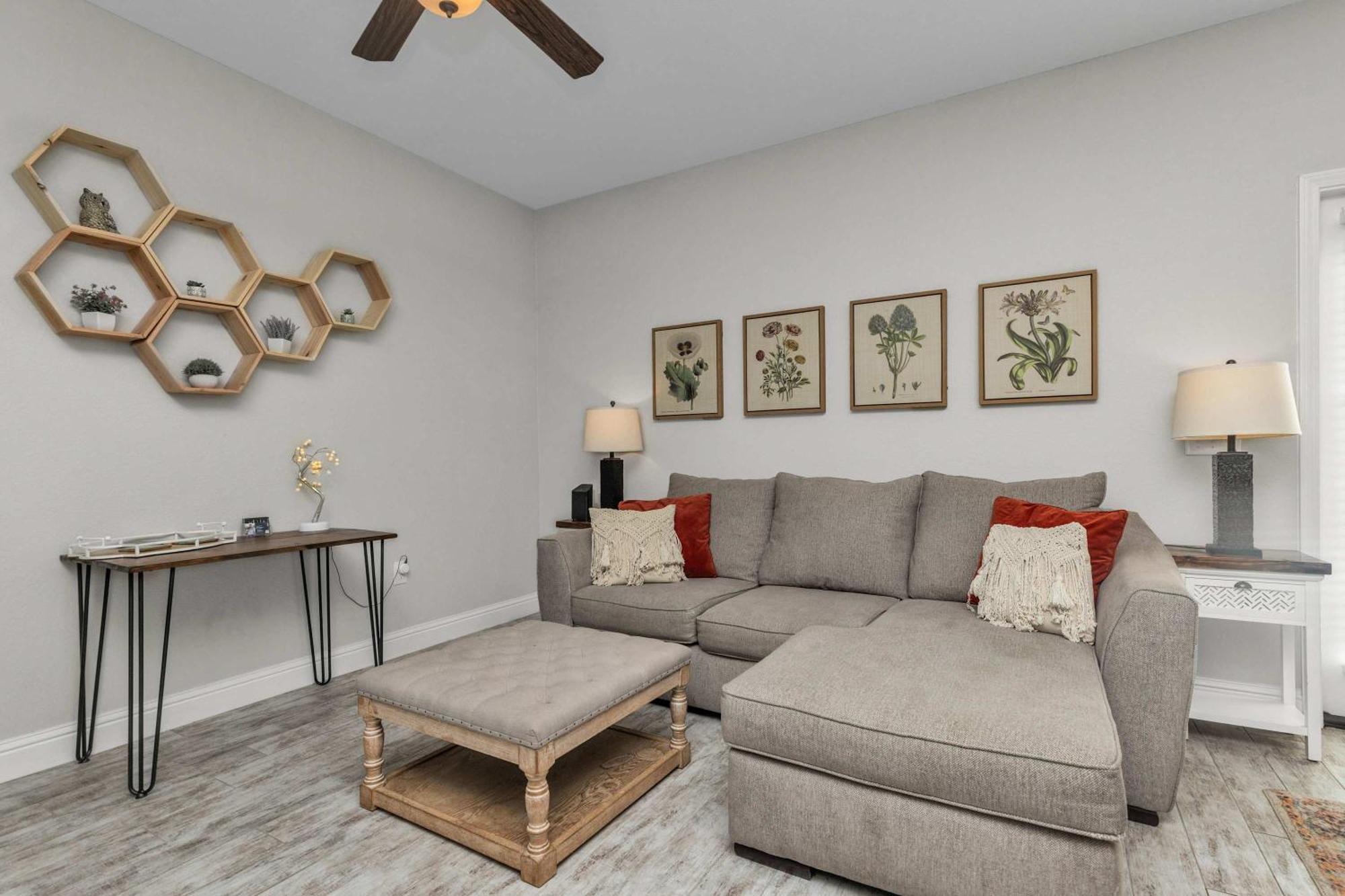 Holiday home Owl's Nest - Cozy Townhome Close To Beaches, Attractions & More!