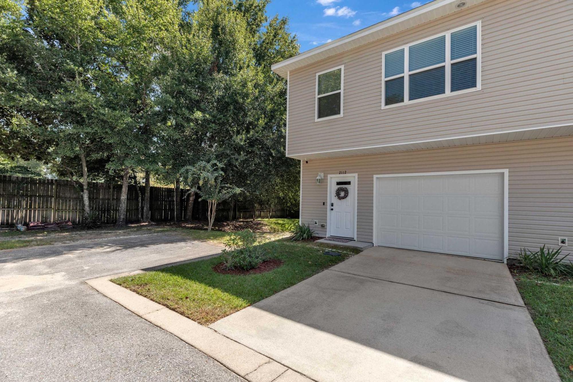 Owl's Nest - Cozy Townhome Close To Beaches, Attractions & More! *