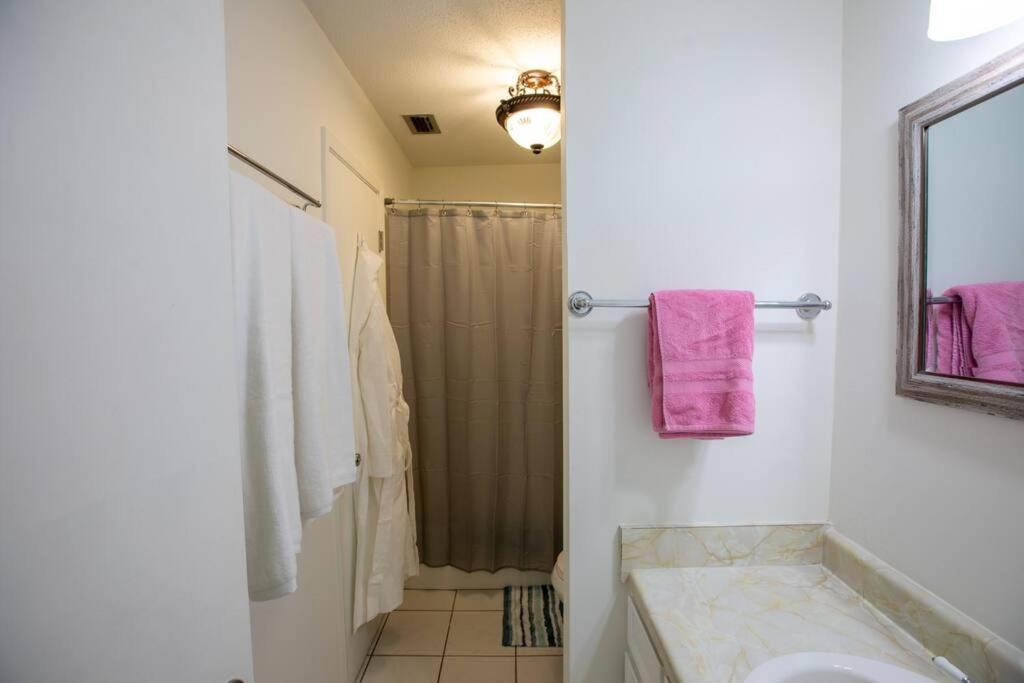 Peaceful Townhouse 1 Mile To Okaloosa Island Relax Replenish Holiday home