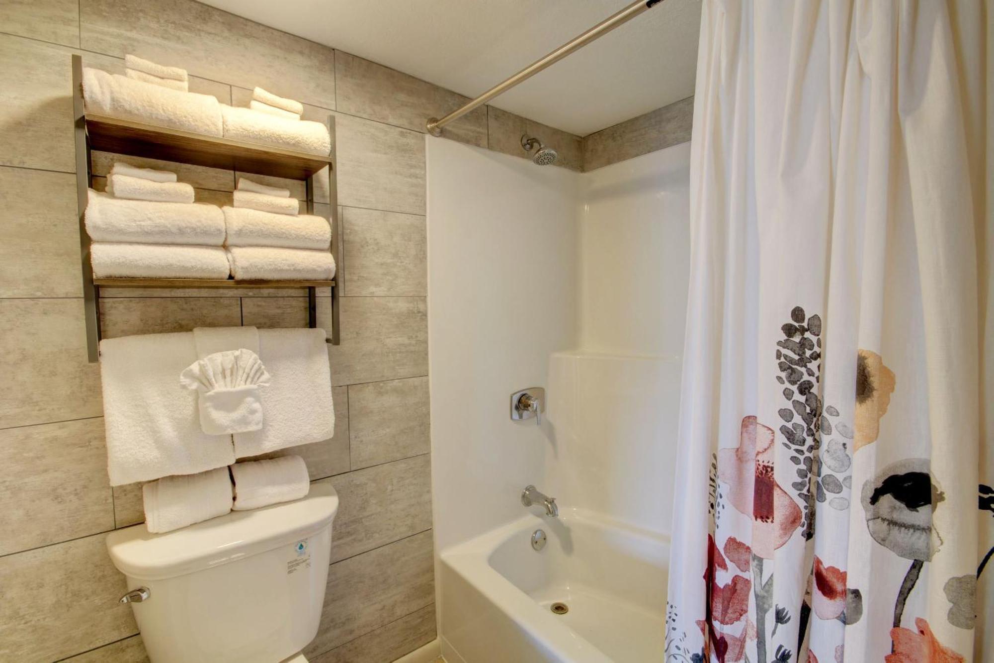 El Matador 152 - Fifth Floor Unit *
