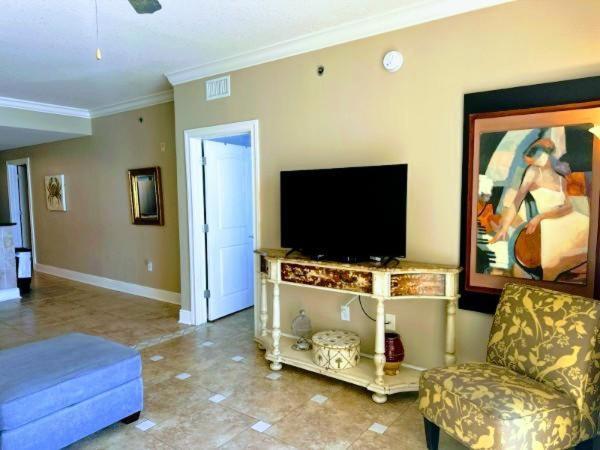 Azure #414-beachfront Premium Amenities-sleeps 10! *