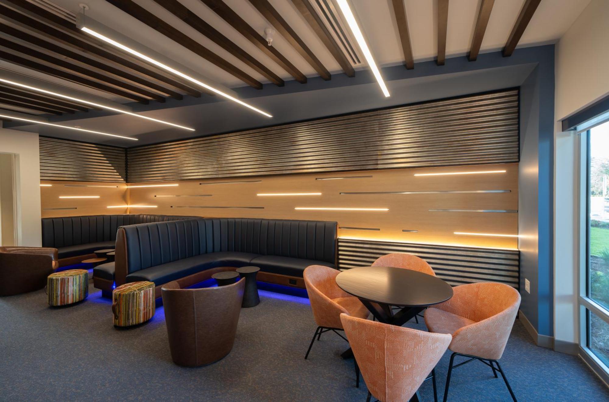 Express & Walton - Eglin Area By Ihg Hotel
