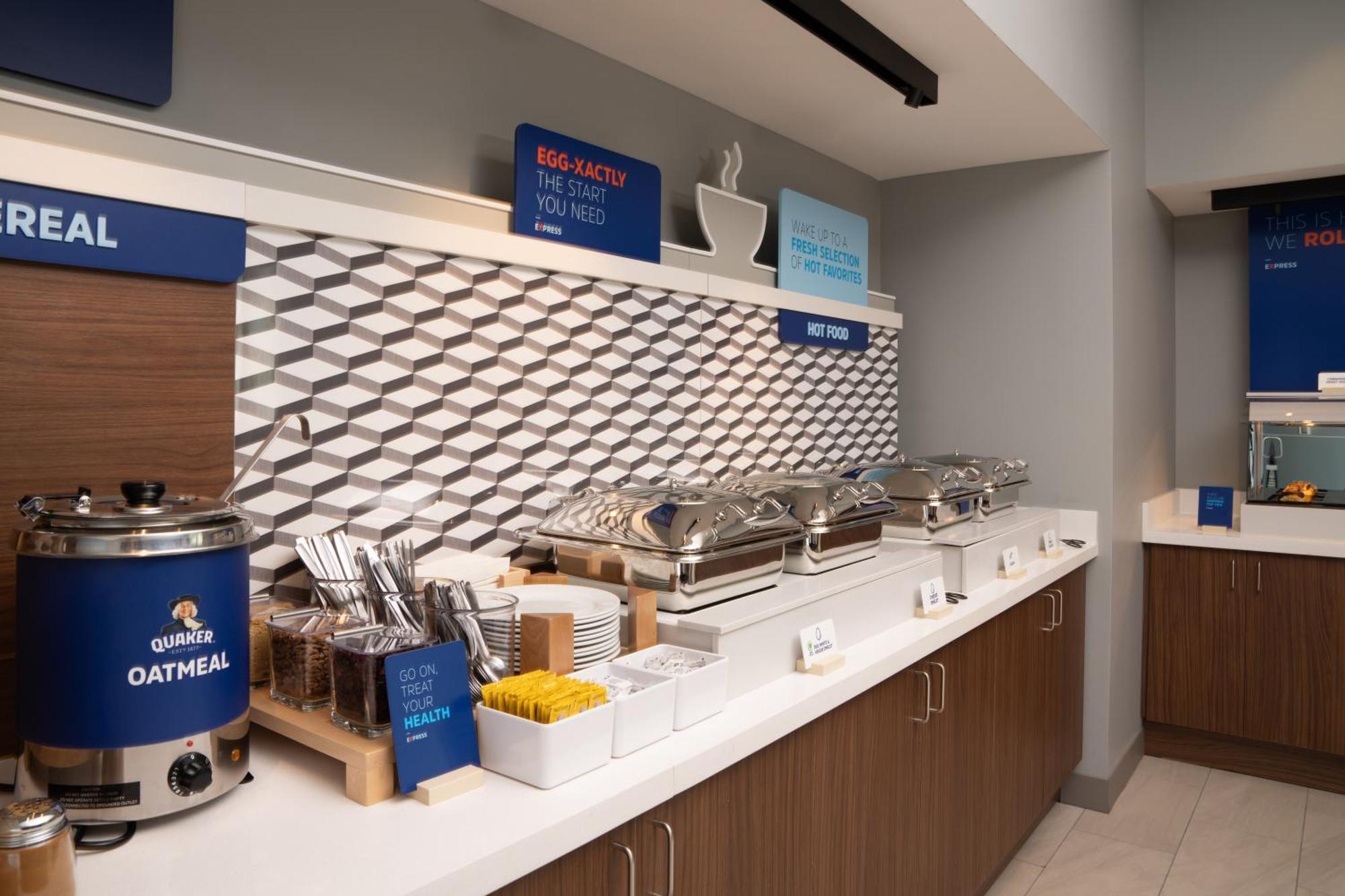 Express & Walton - Eglin Area By Ihg Hotel 2*