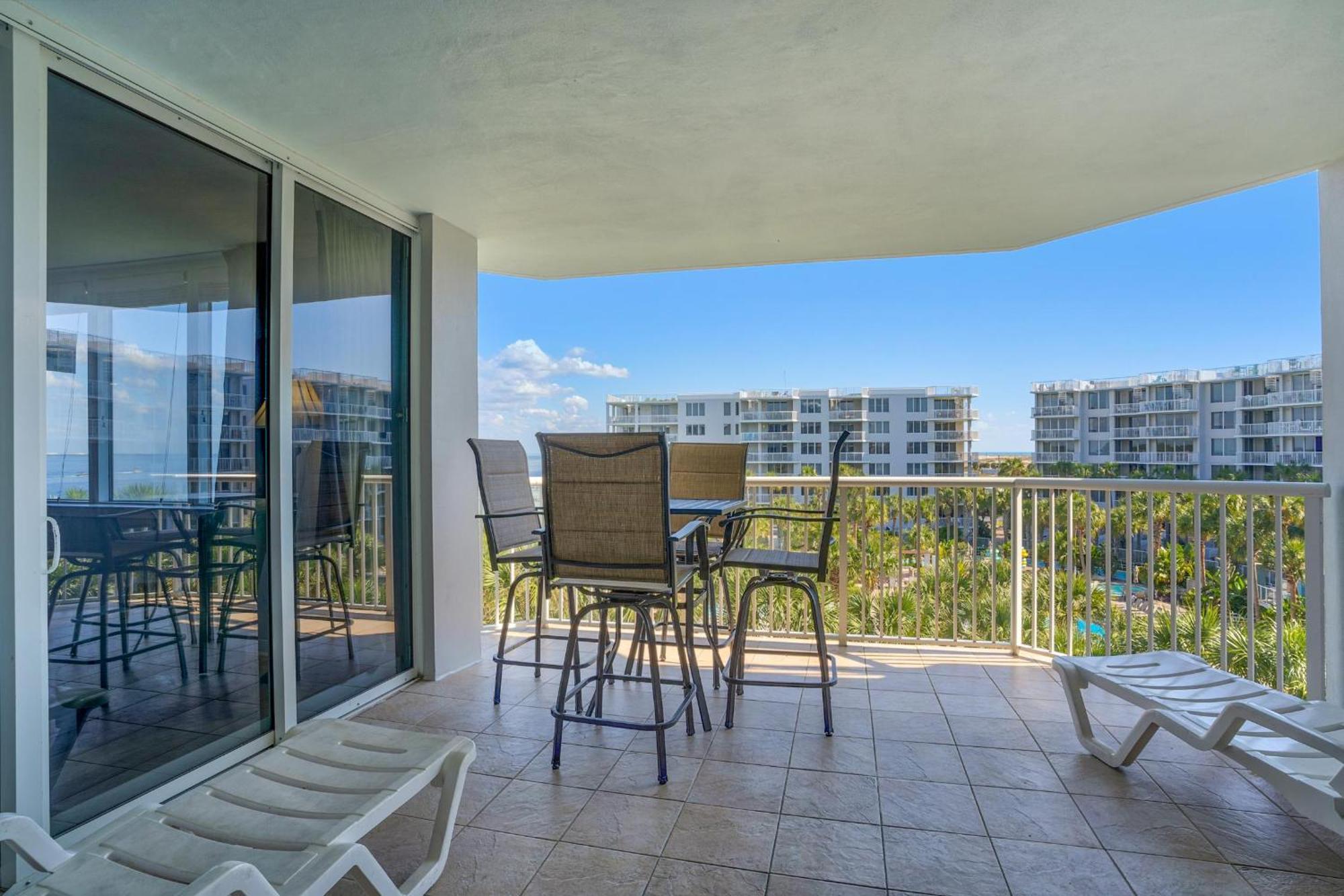 Heron 507- A Wave From It Fort Walton Beach