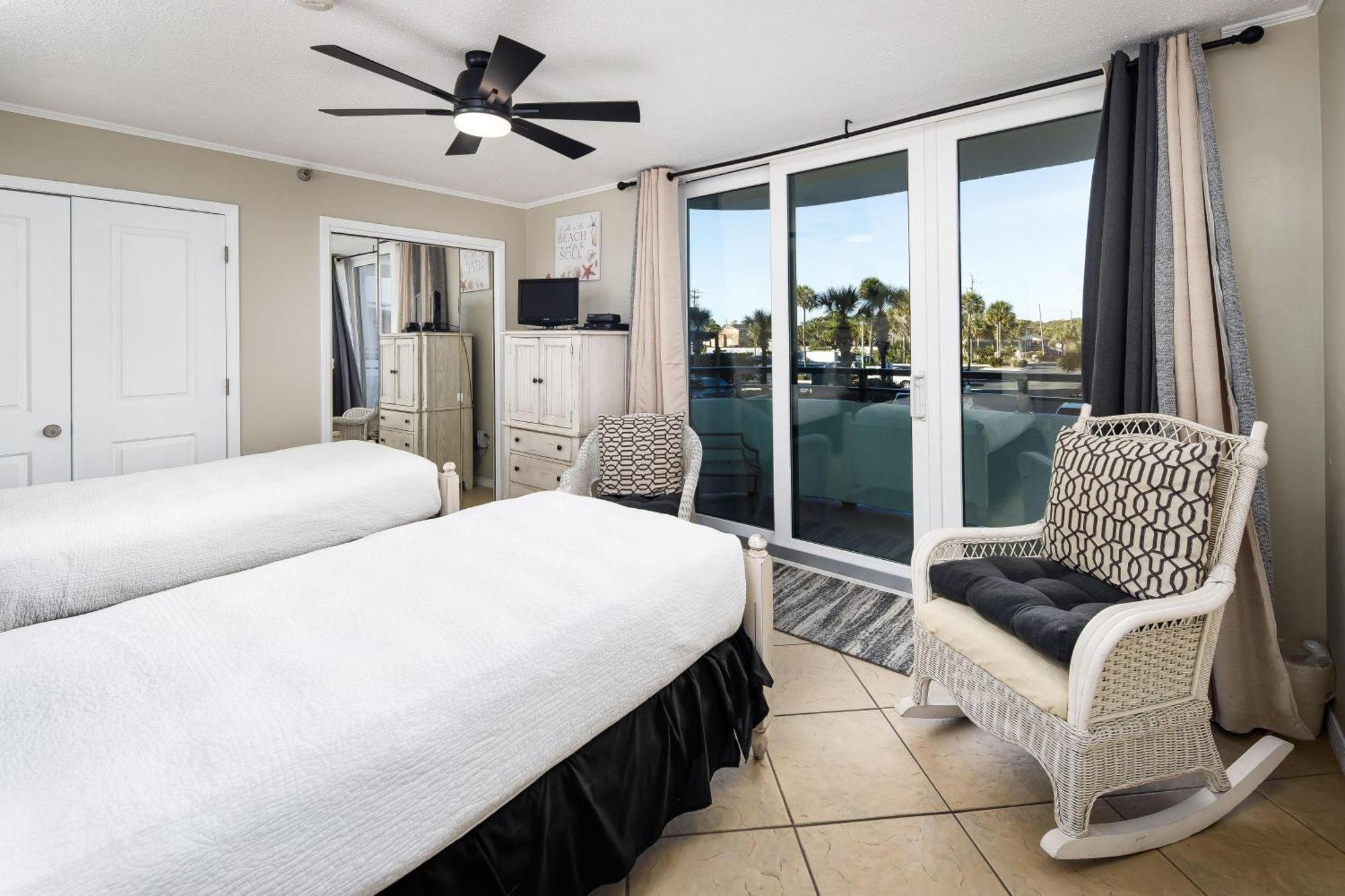 Holiday home Nautilus 1201: Gulf Front With Wrap-around Balcony *
