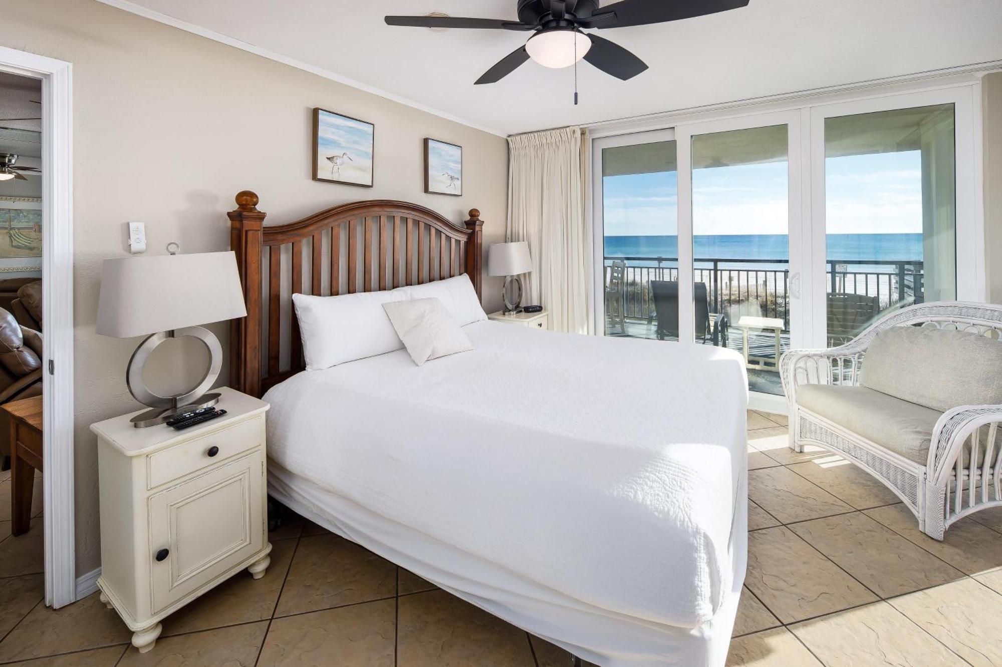 Nautilus 1201: Gulf Front With Wrap-around Balcony Holiday home *