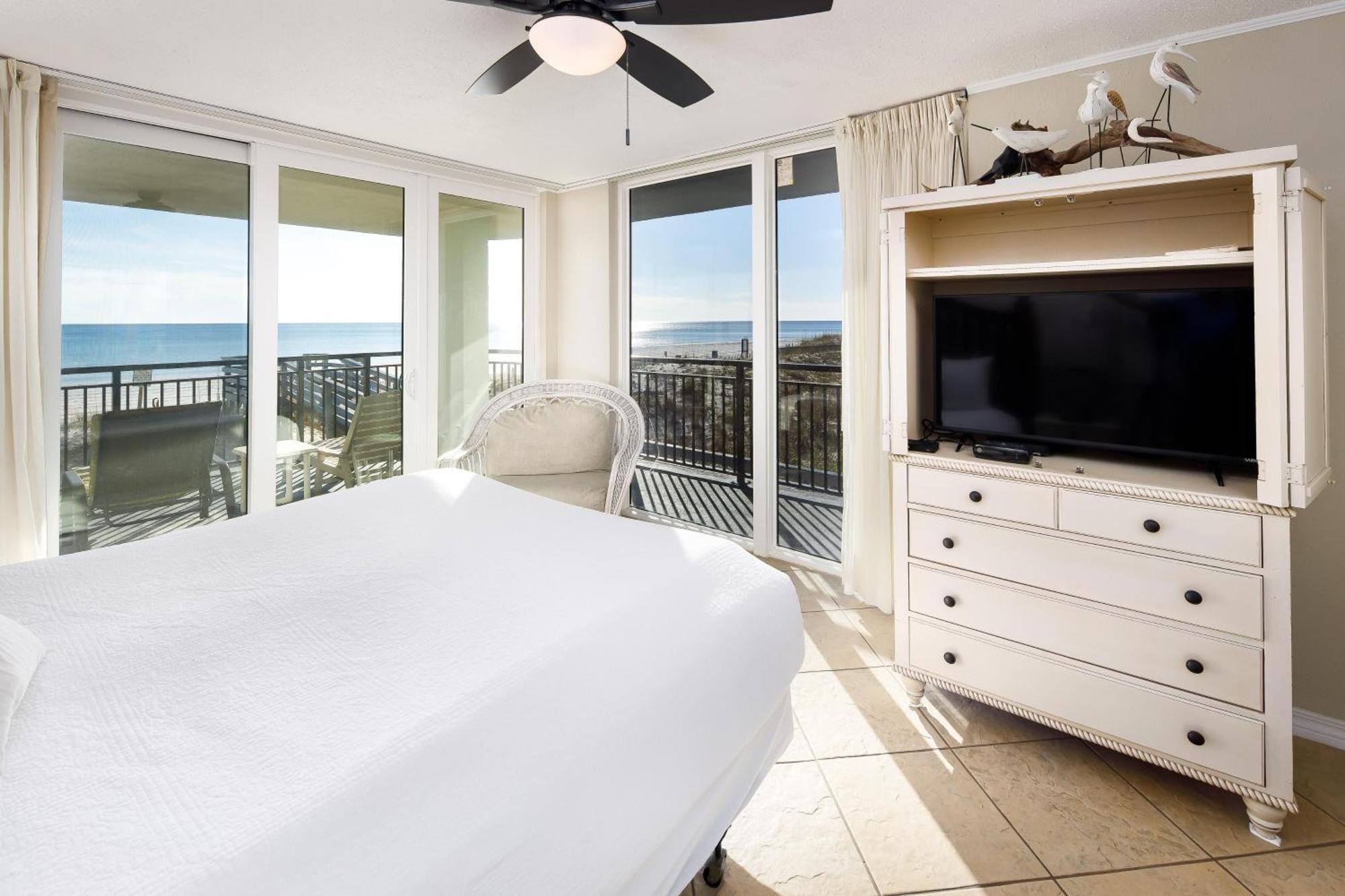 Holiday home Nautilus 1201: Gulf Front With Wrap-around Balcony