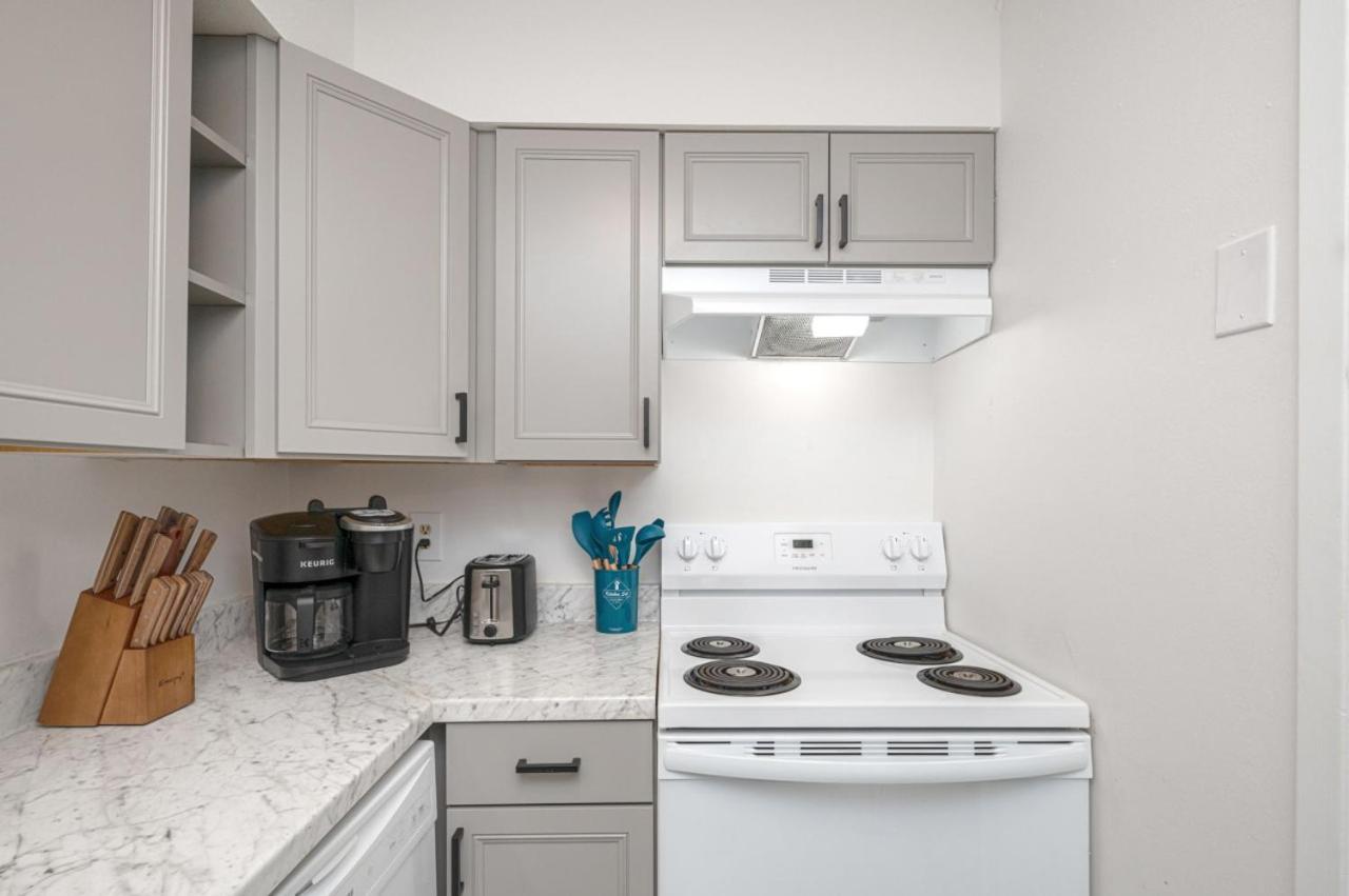 Sunny Haven: 1br Townhome In Walton Apartment *