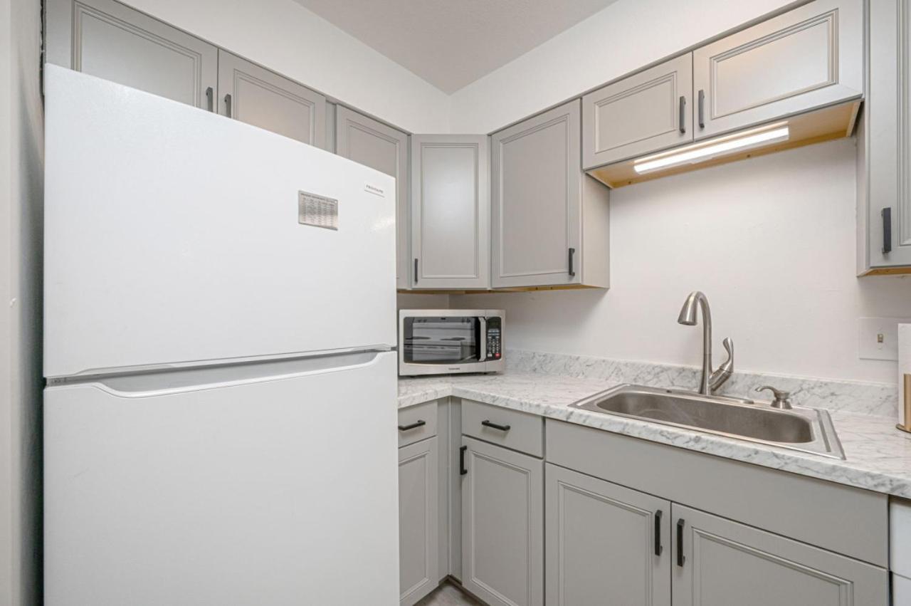 Sunny Haven: 1br Townhome In Walton *