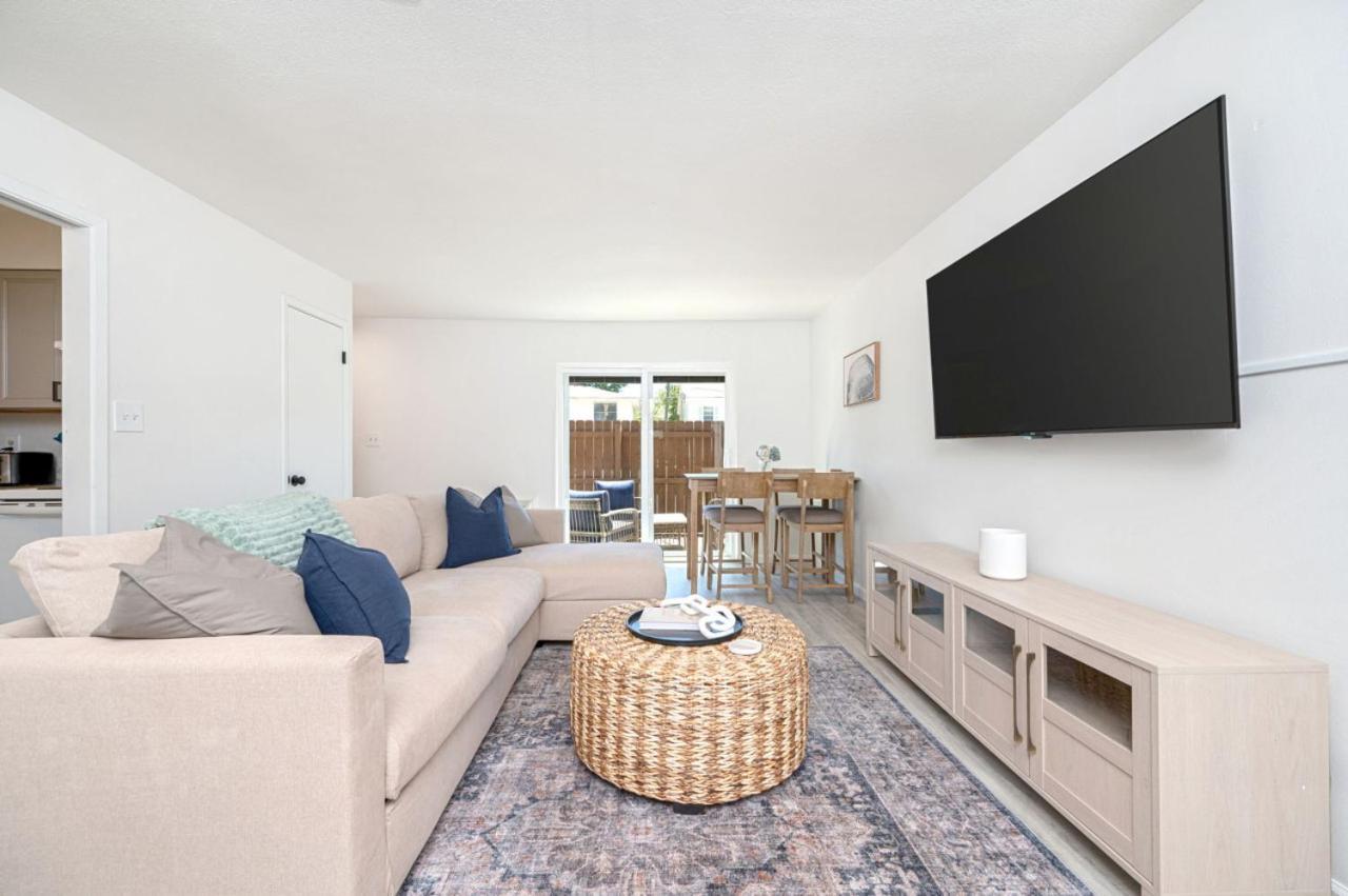 Sunny Haven: 1br Townhome In Walton Apartment