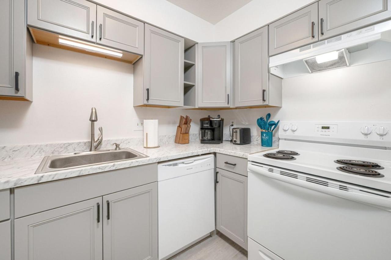 Sunny Haven: 1br Townhome In Walton *