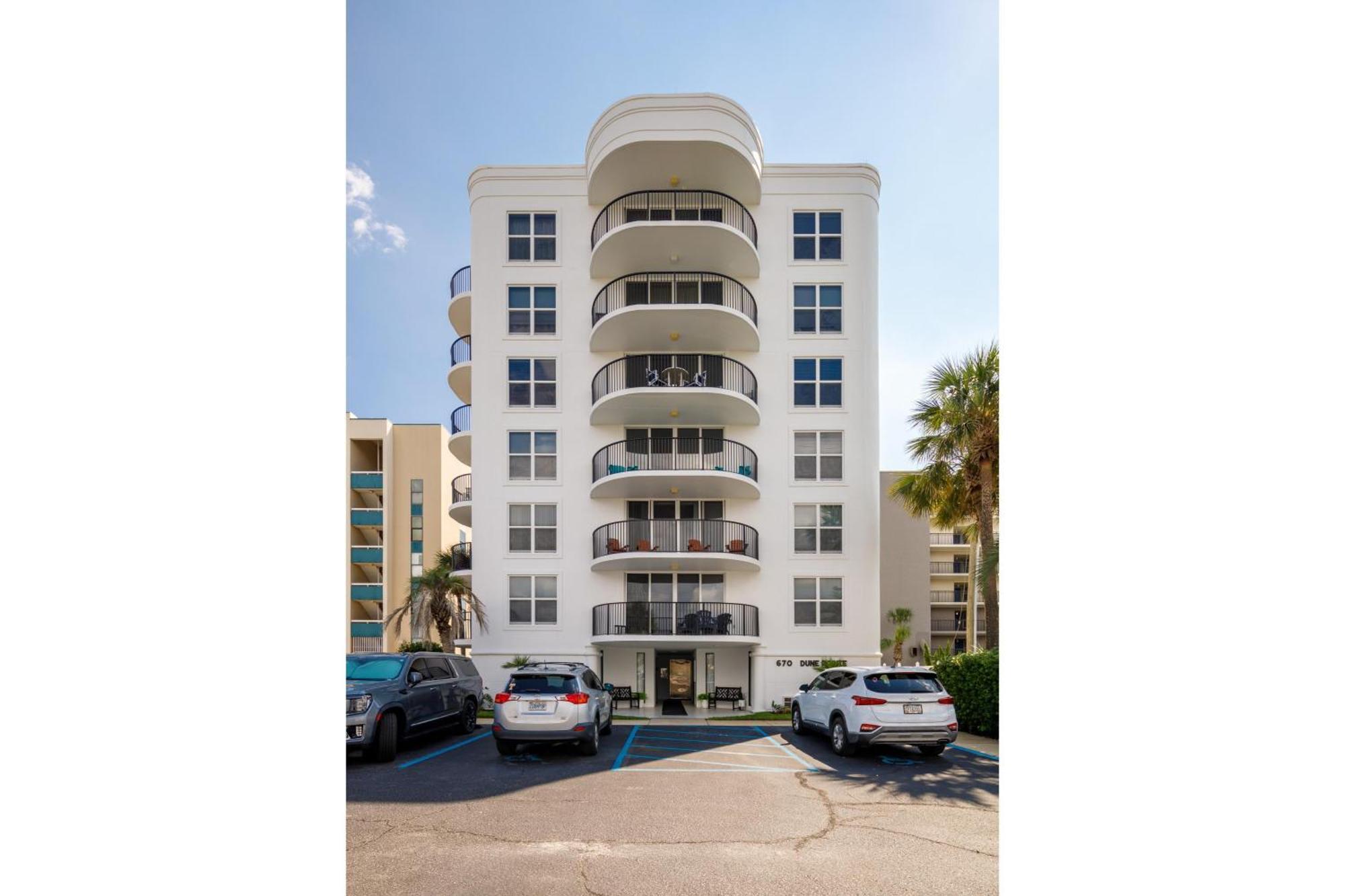 Dune Pointe 201 *