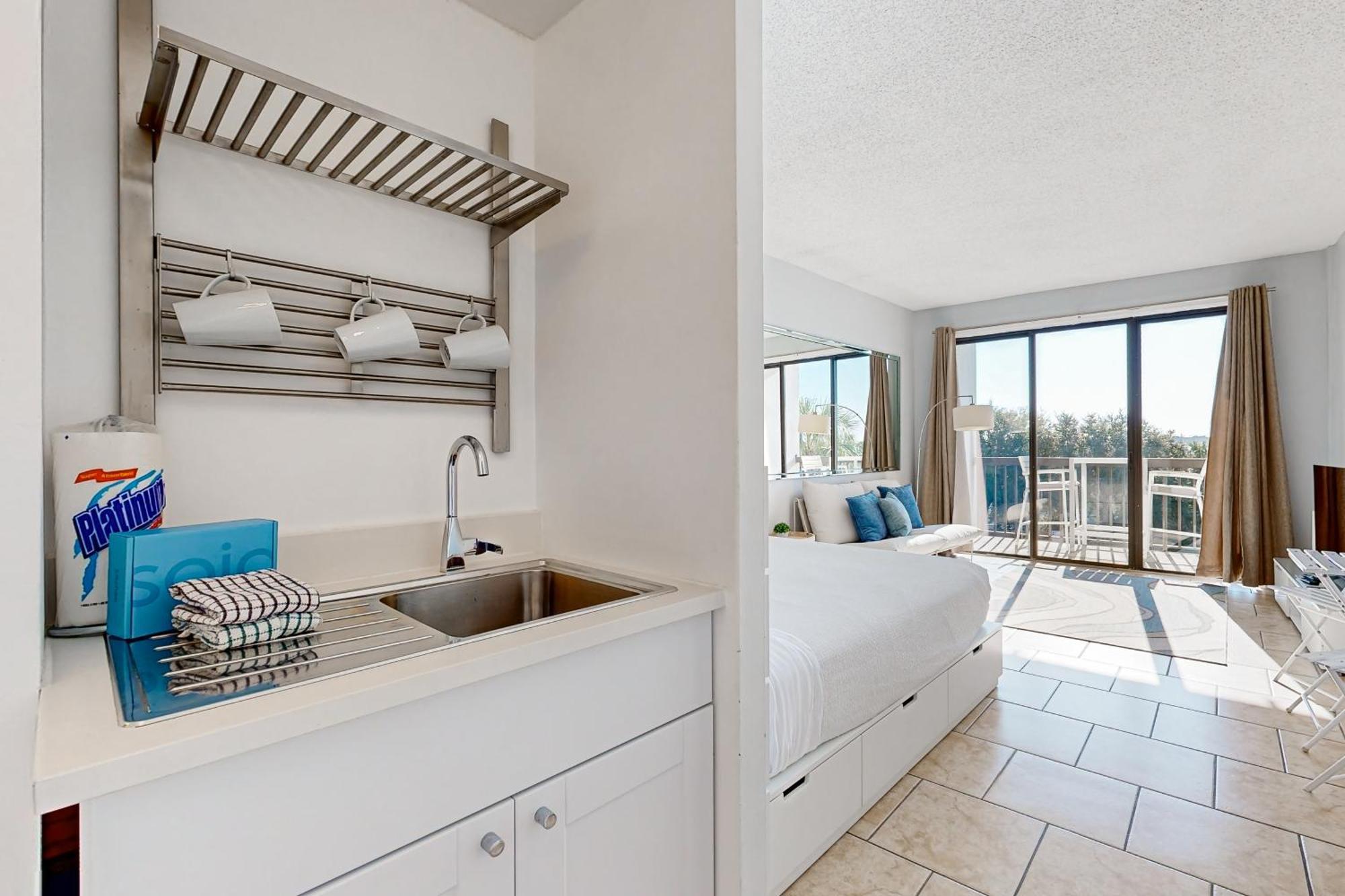 Pirates Bay Iii Apartment