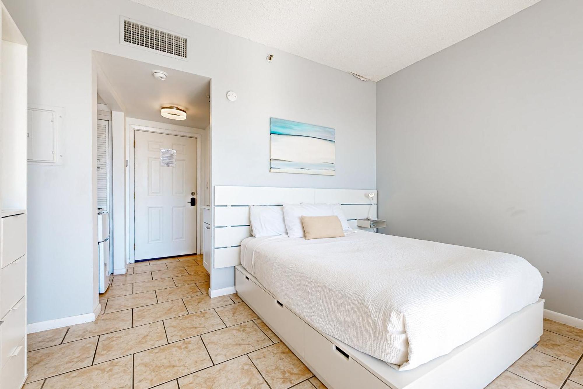 Pirates Bay Iii Apartment *
