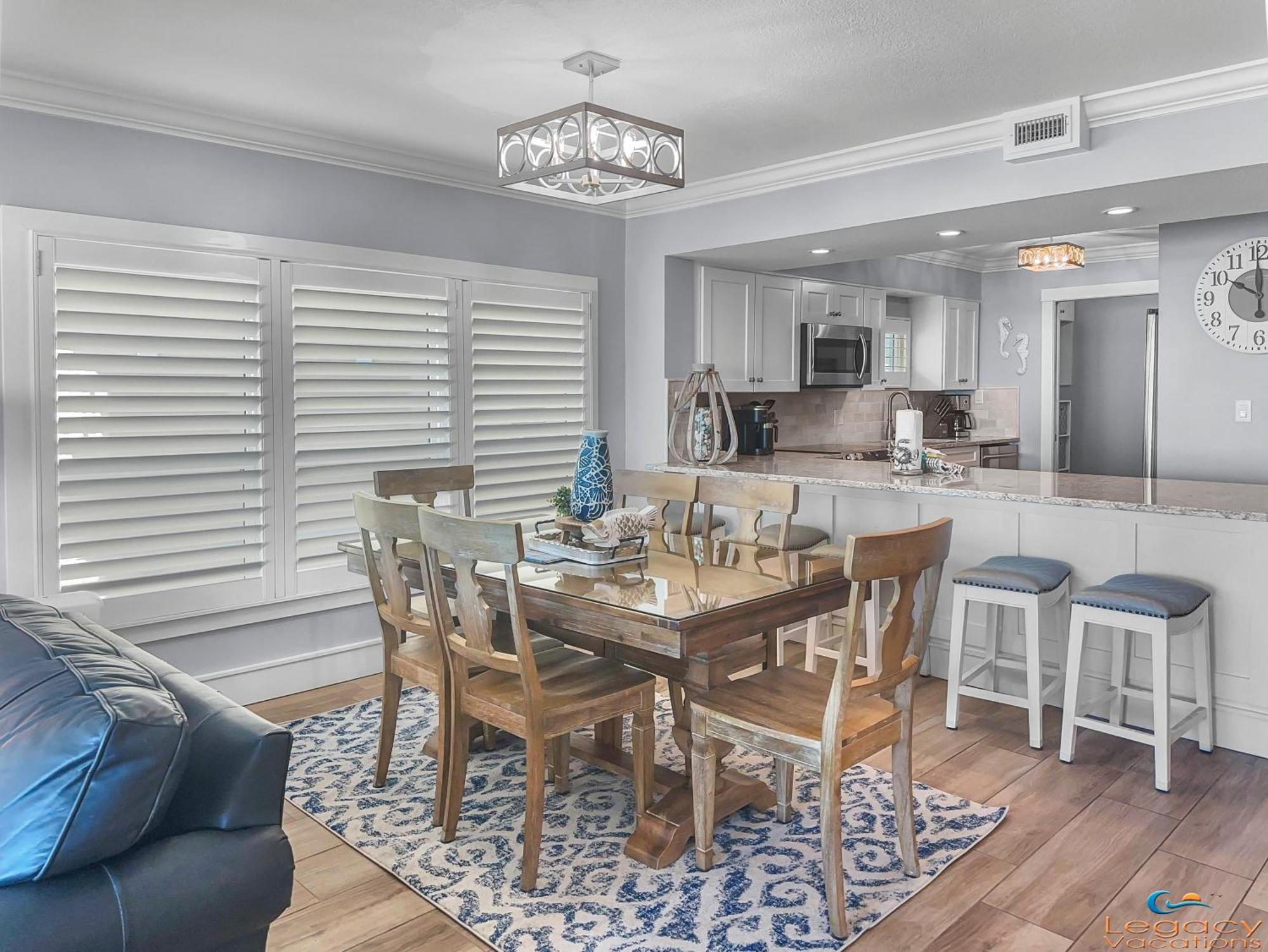 Apartment So 401 - Lovely Remodeled 3 Bd Beachfront Condo!