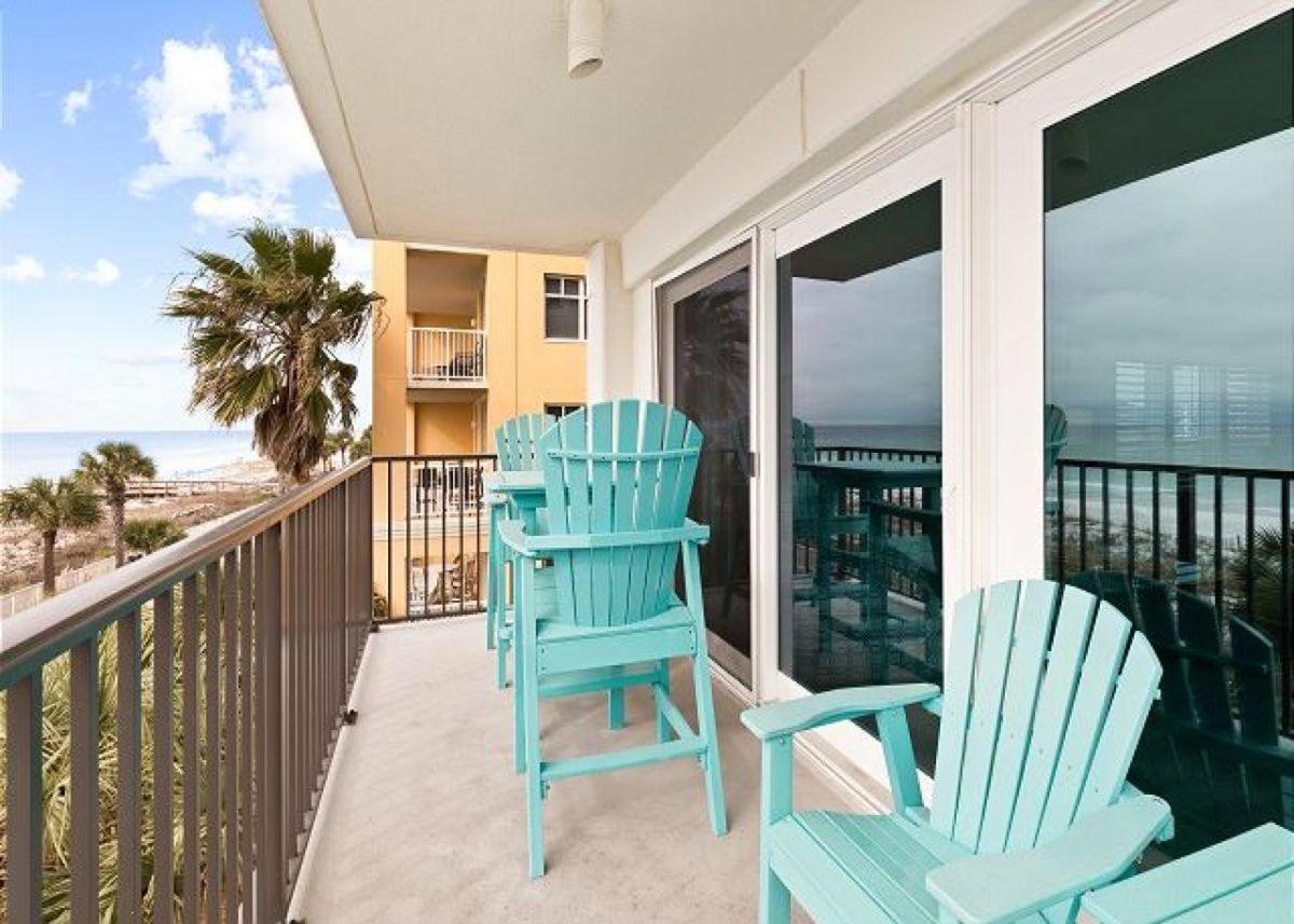 So 401 - Lovely Remodeled 3 Bd Beachfront Condo! *