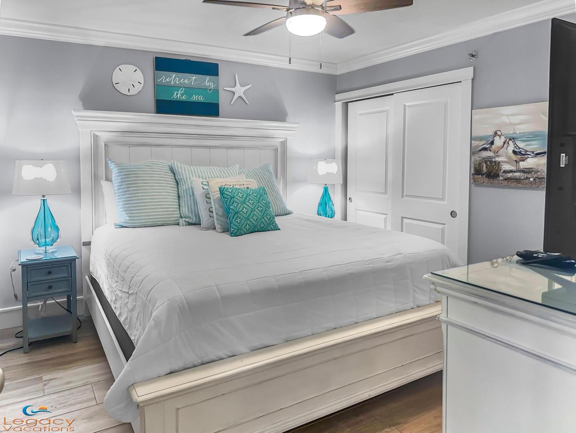 So 401 - Lovely Remodeled 3 Bd Beachfront Condo! Apartment