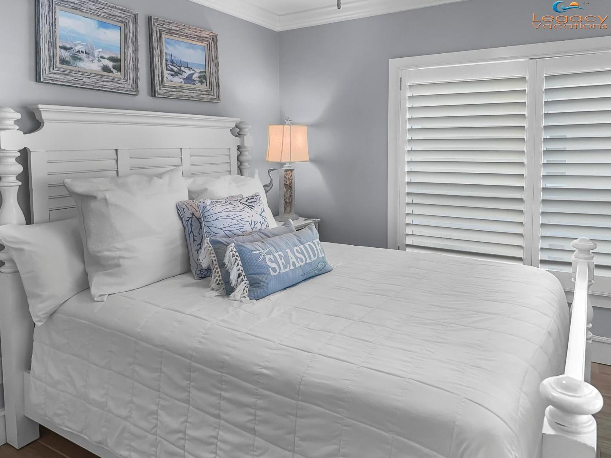 So 401 - Lovely Remodeled 3 Bd Beachfront Condo! *