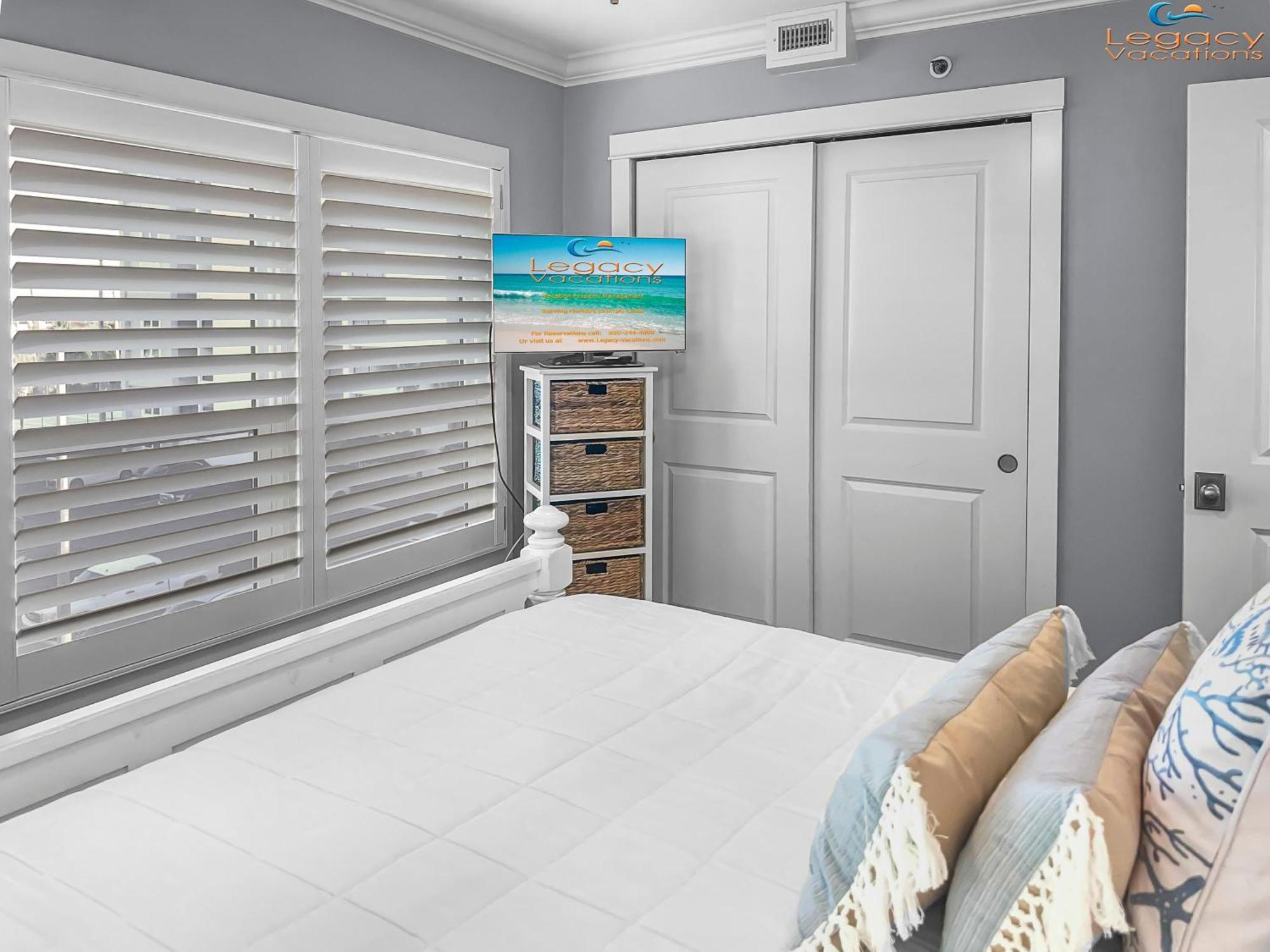 So 401 - Lovely Remodeled 3 Bd Beachfront Condo! *
