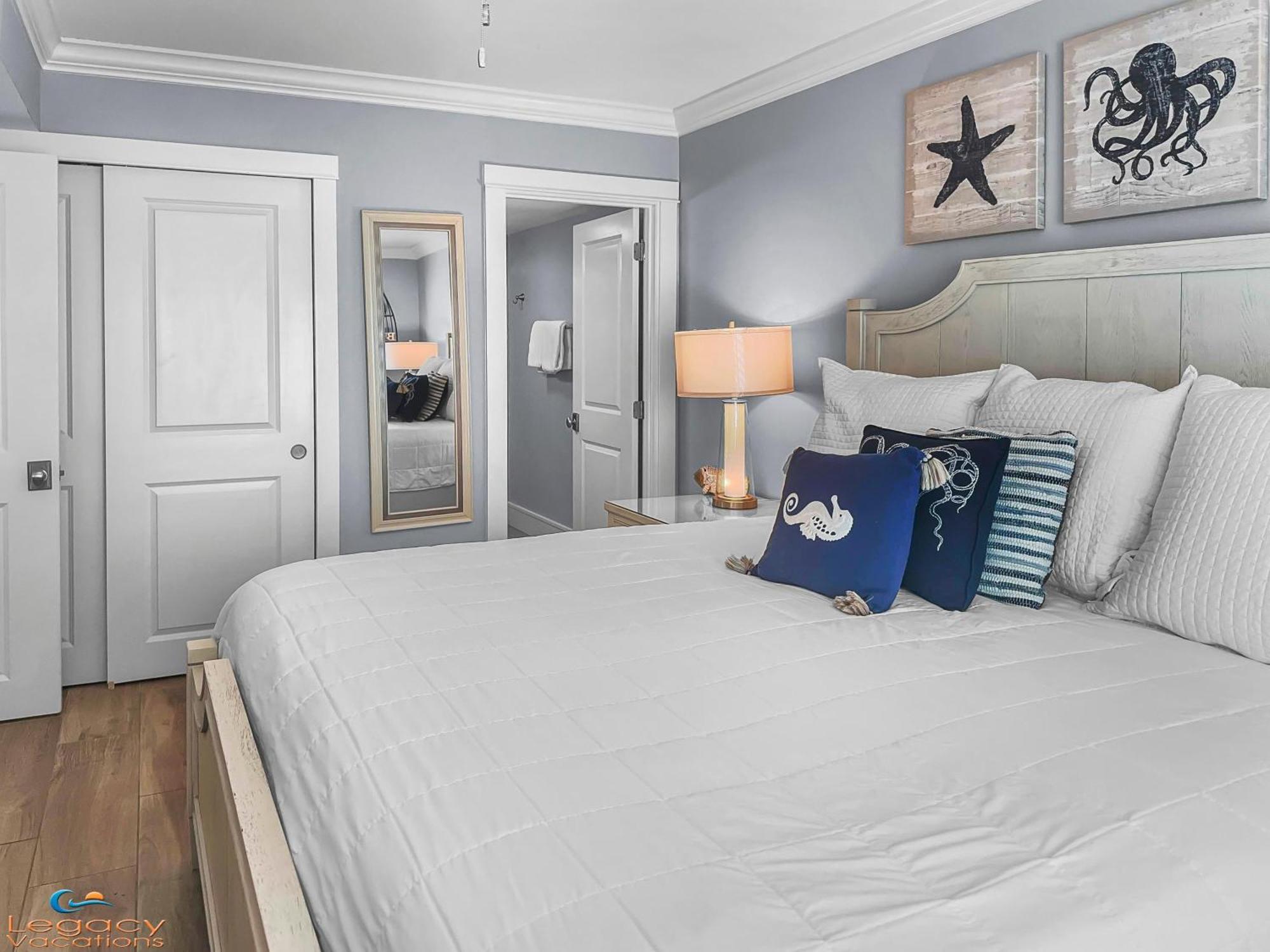Apartment So 401 - Lovely Remodeled 3 Bd Beachfront Condo!