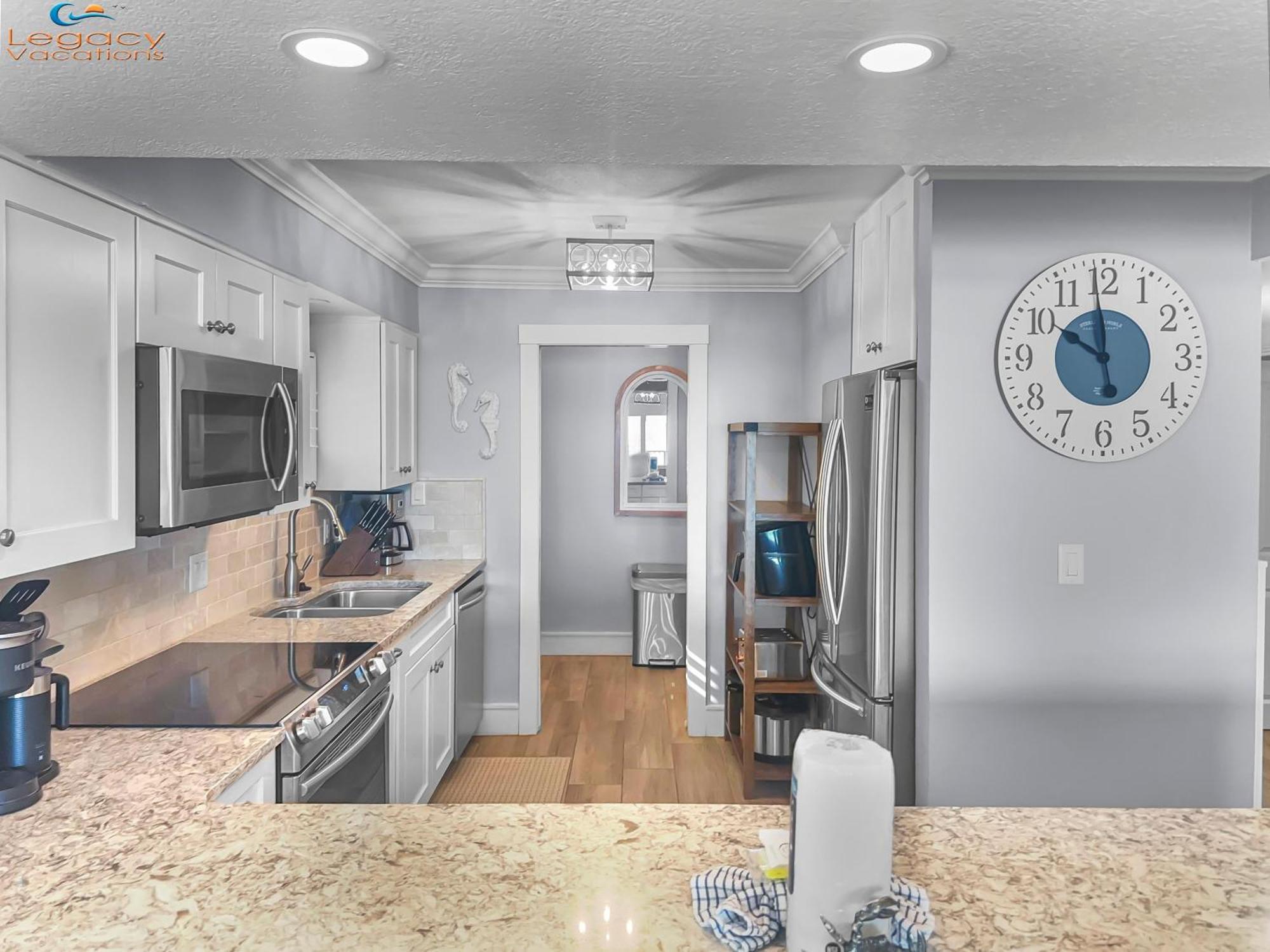 So 401 - Lovely Remodeled 3 Bd Beachfront Condo! Apartment