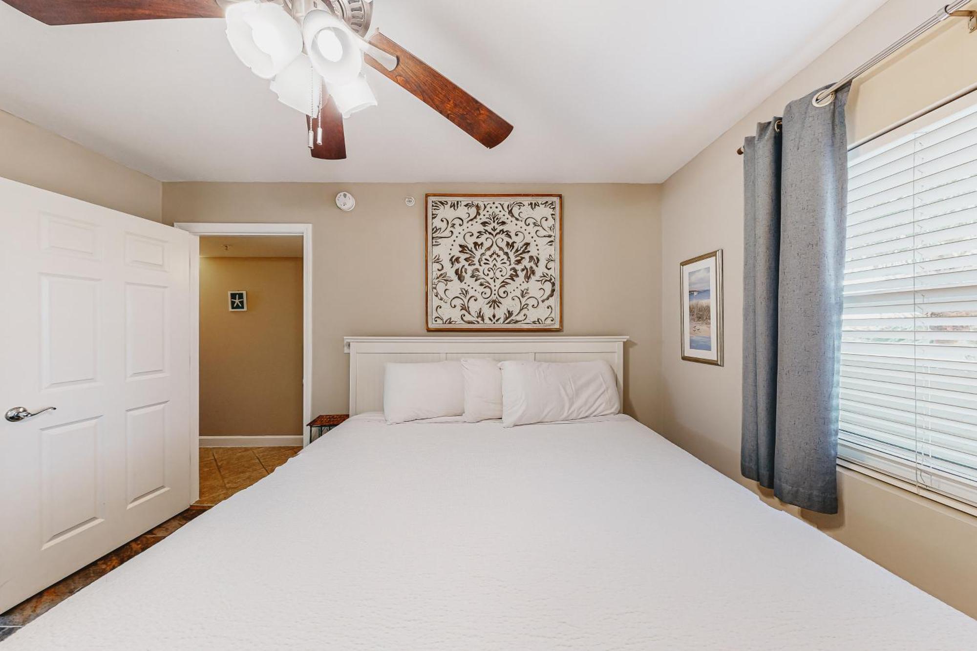 Pelican Isle 204 Gulf Clap Apartment *