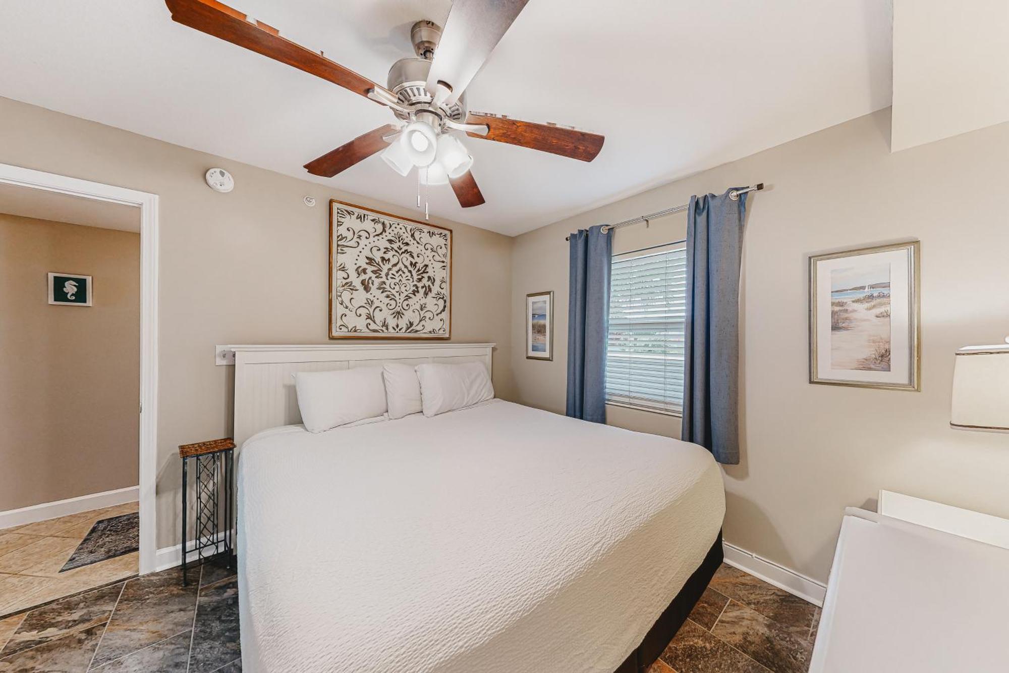 Pelican Isle 204 Gulf Clap Apartment *
